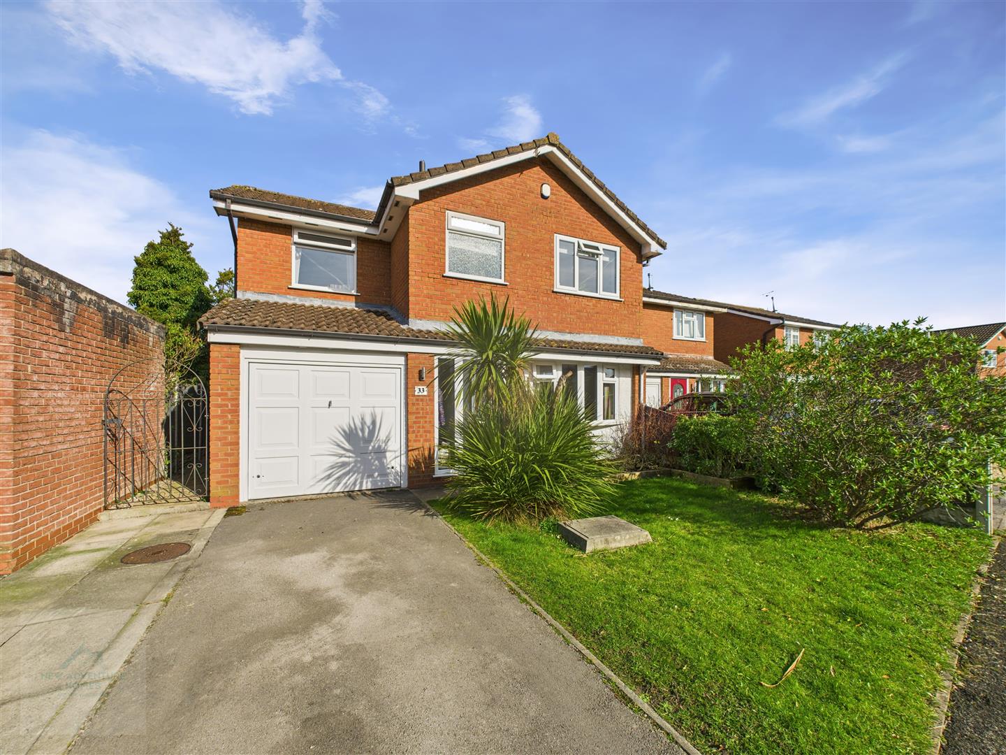 3 bedroom Detached house Under Offer