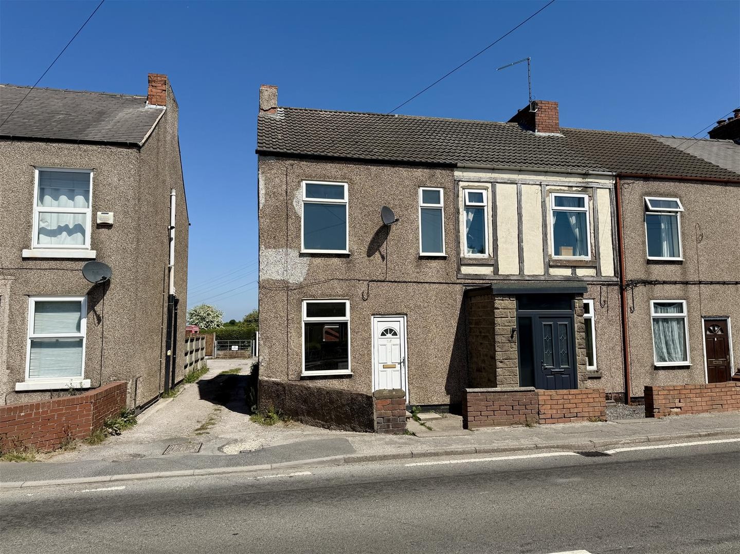 2 bedroom End of terrace house Under Offer