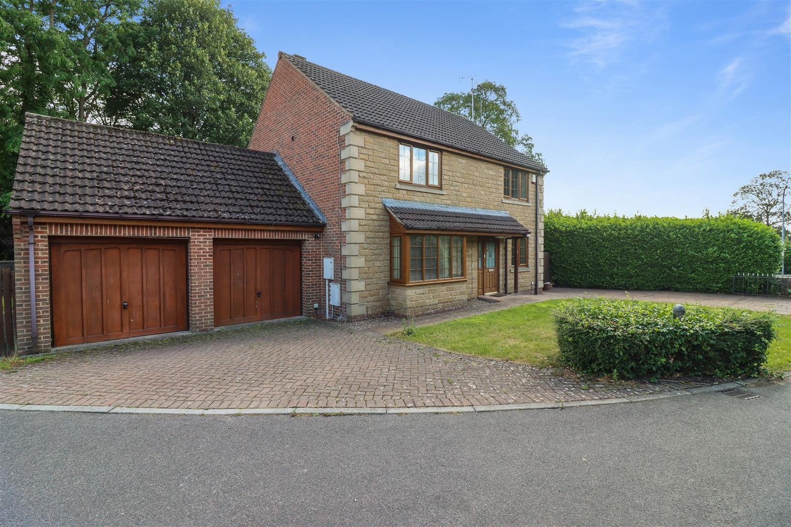 4 bedroom Detached house Under Offer