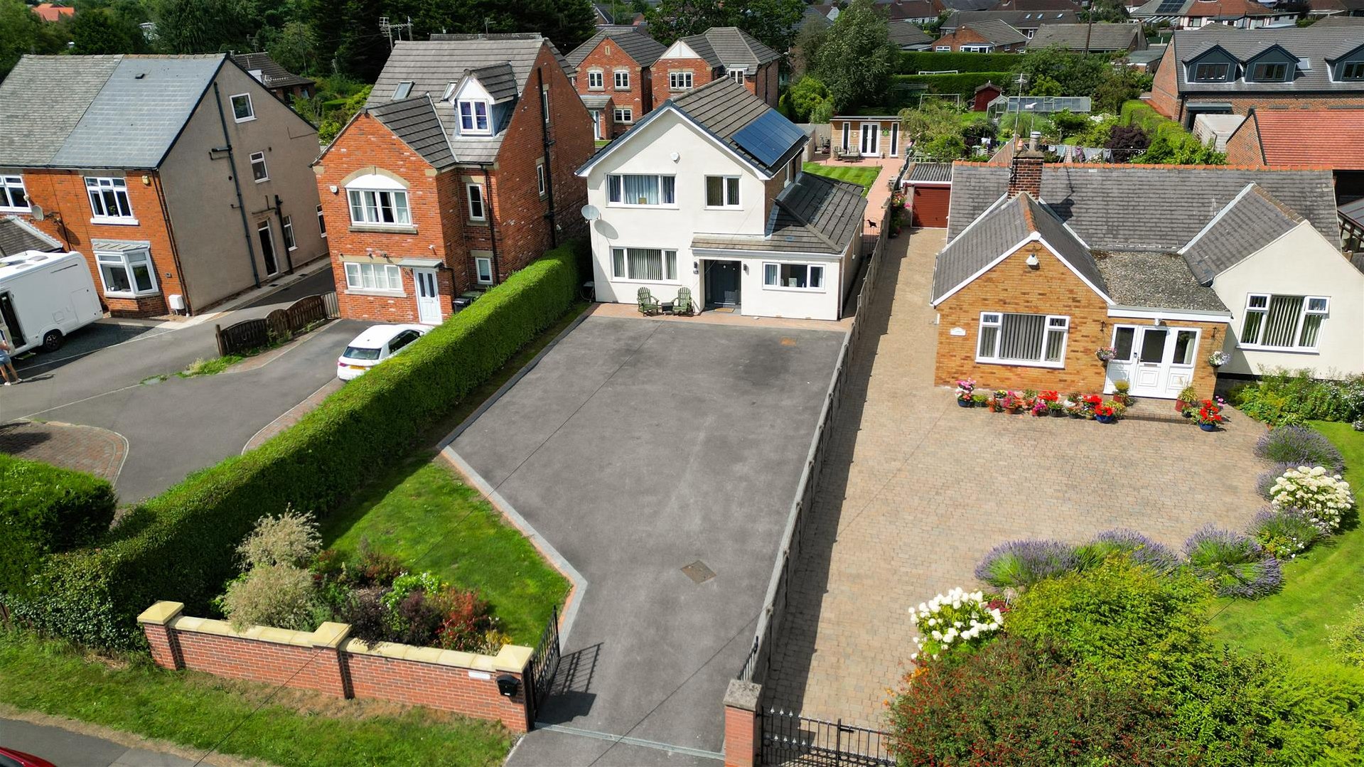 3 bedroom Detached house Under Offer