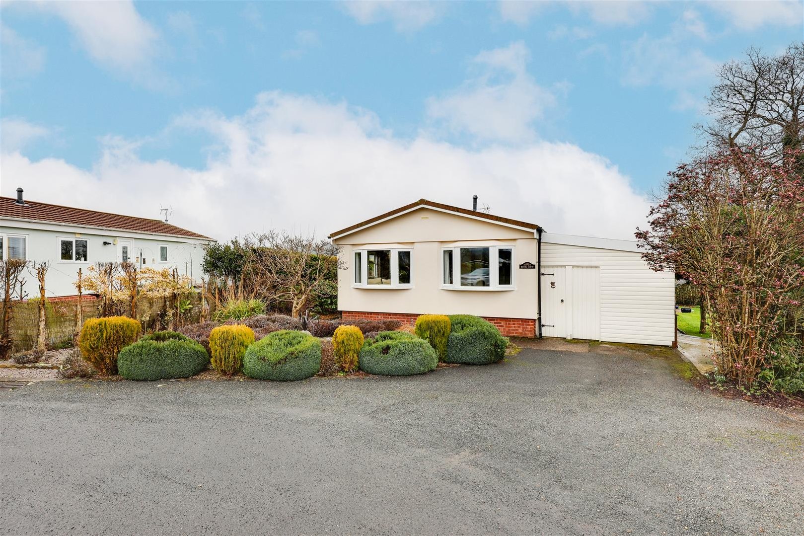 2 bedroom Detached house Under Offer