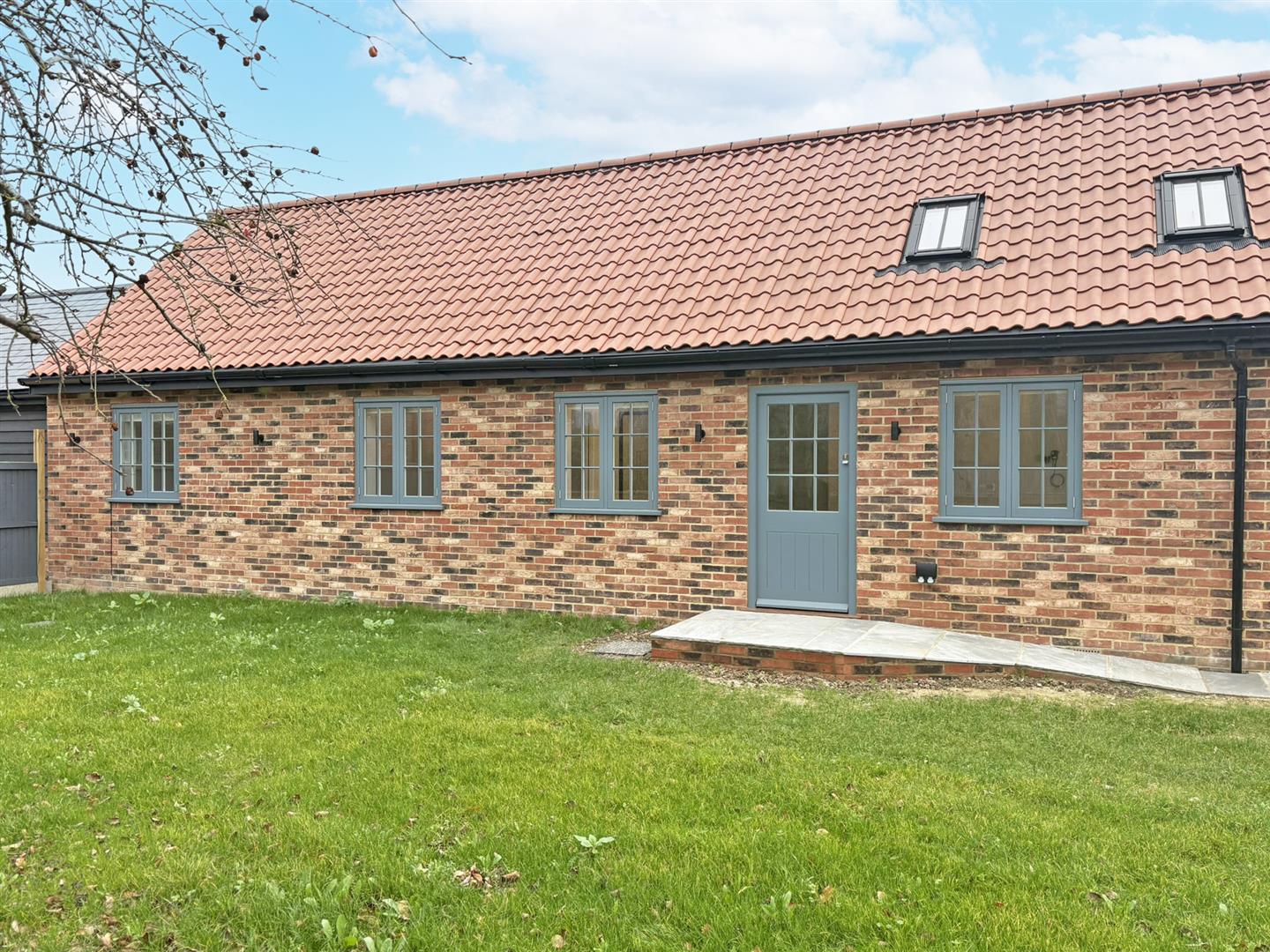2 bedroom House (unspecified) Let