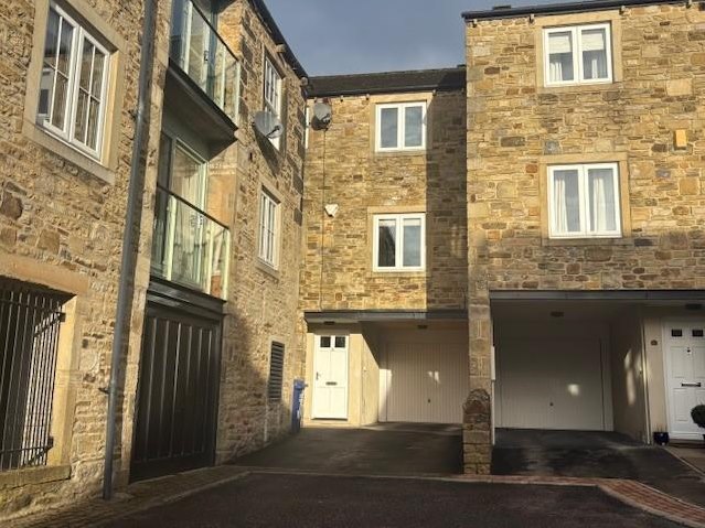 3 bedroom Town house Under Offer