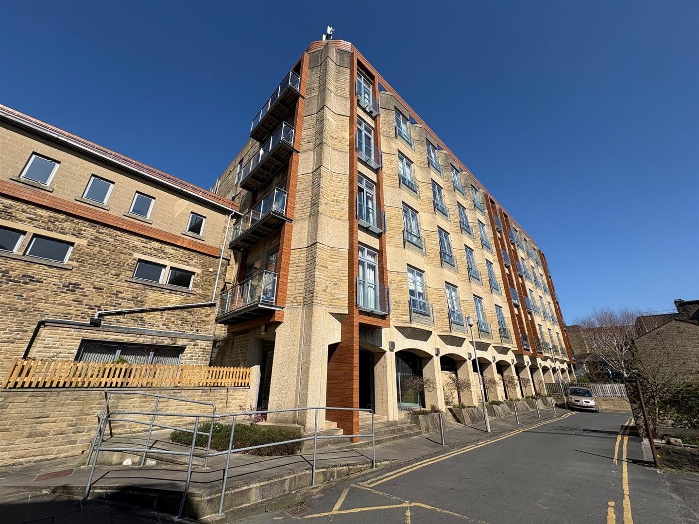 2 bedroom Apartment For Sale