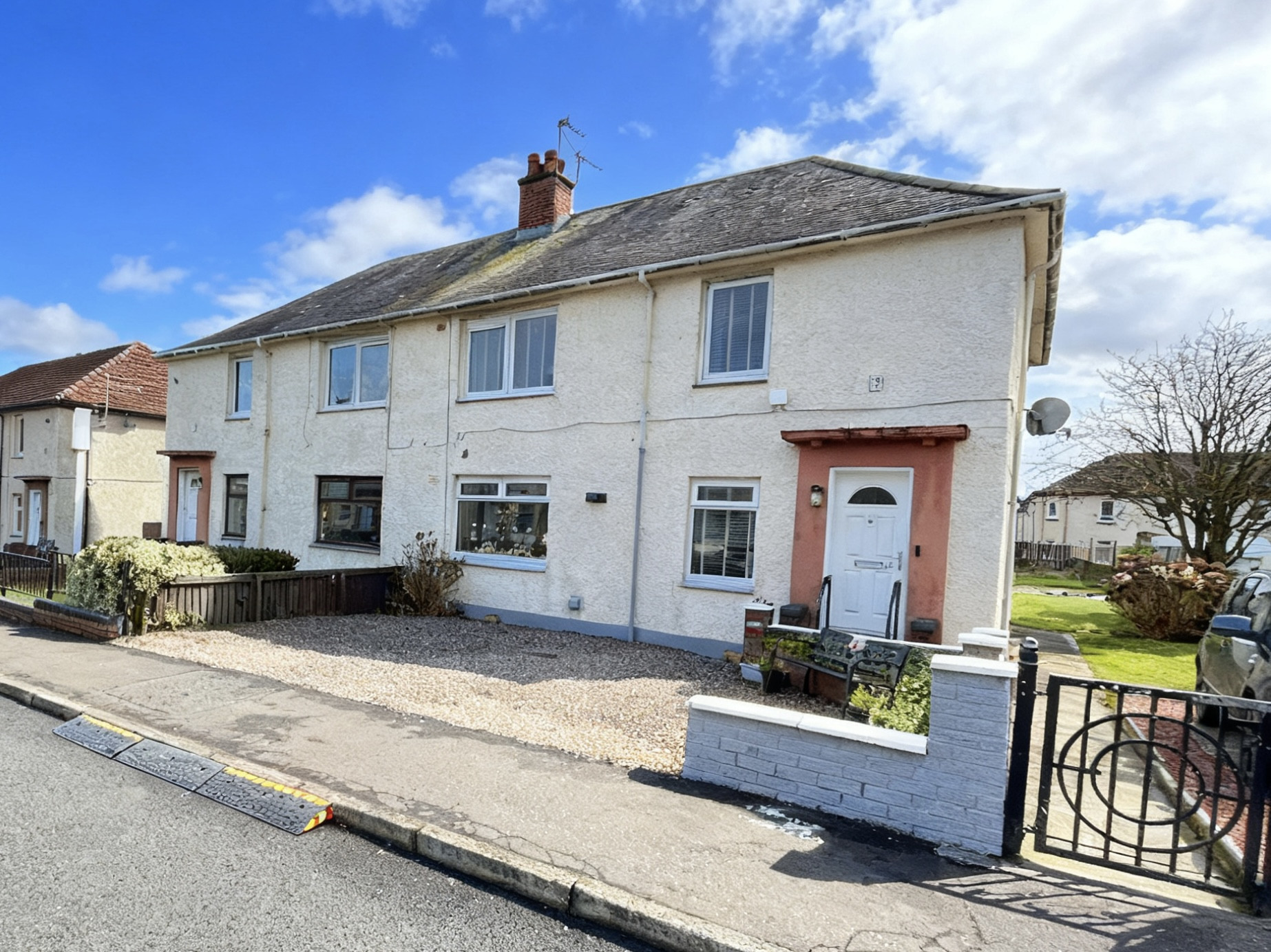 2 bedroom Ground floor flat Under Offer