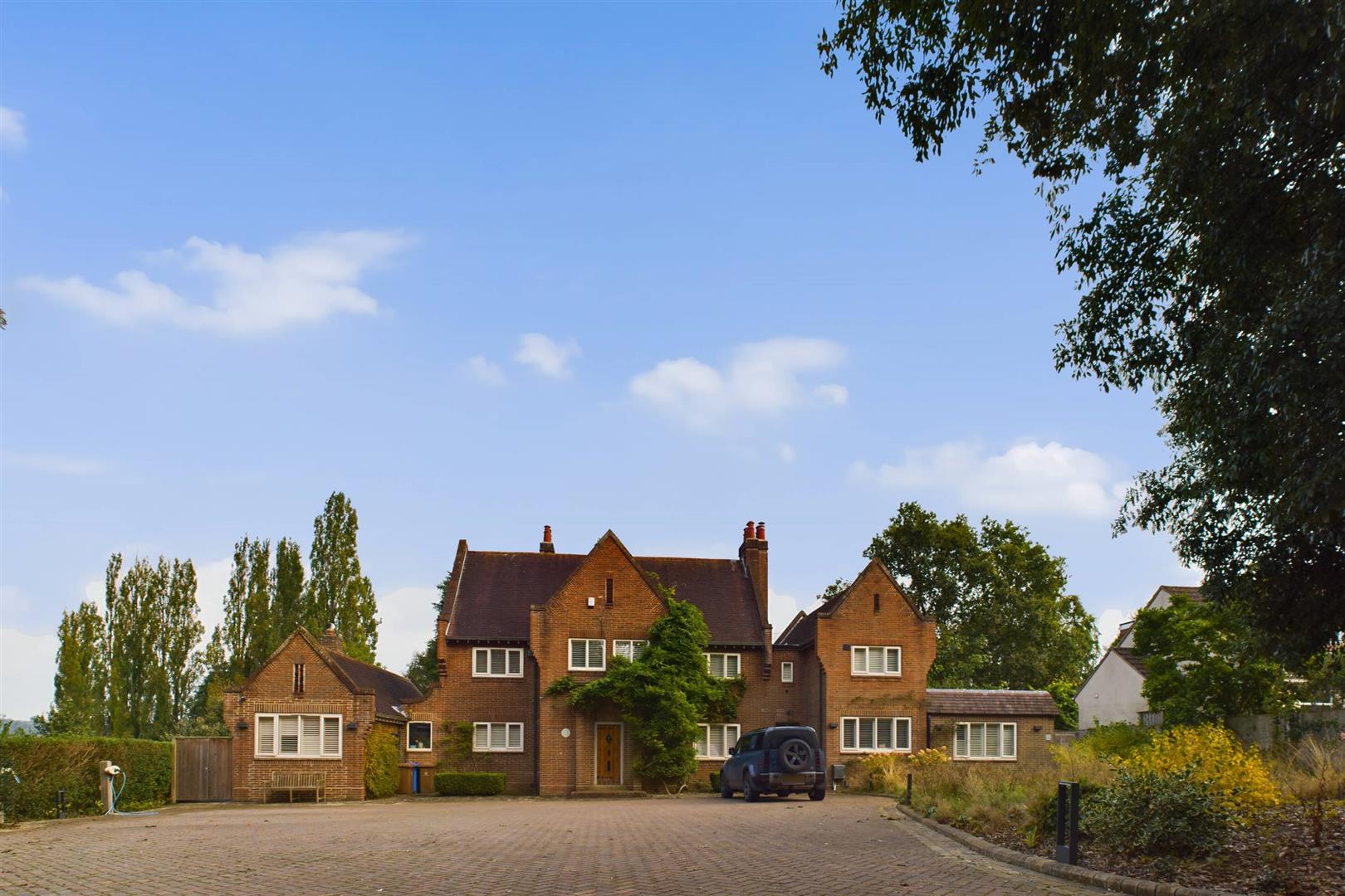 6 bedroom House (unspecified) For Sale