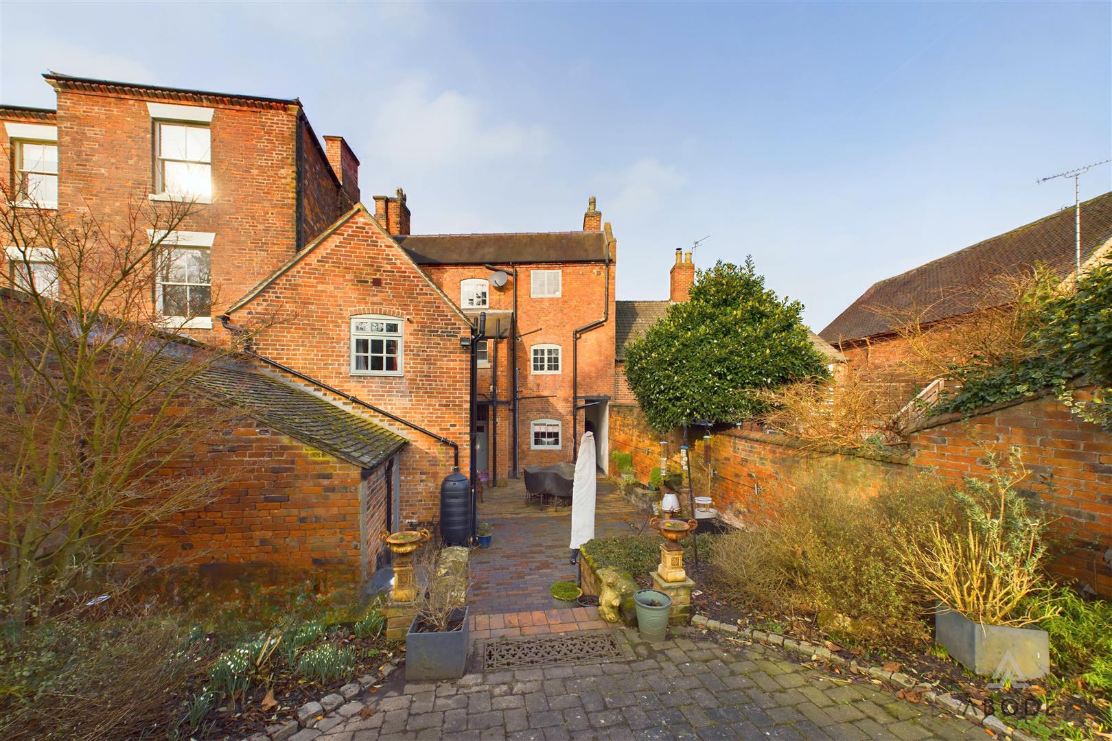 5 bedroom House (unspecified) For Sale