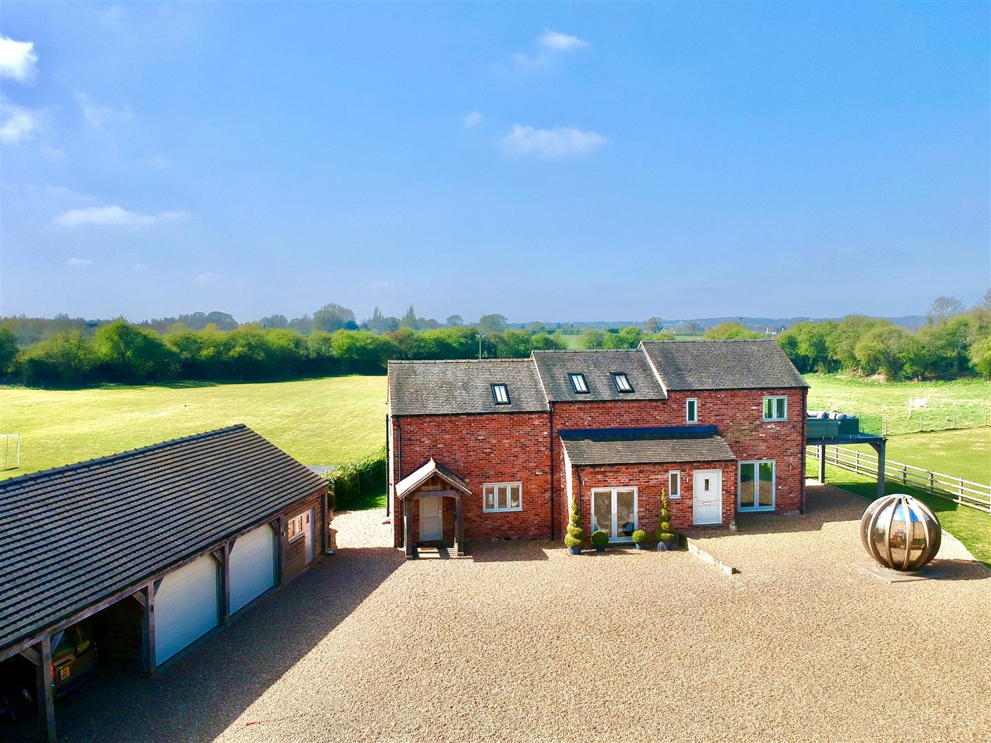 4 bedroom House (unspecified) For Sale