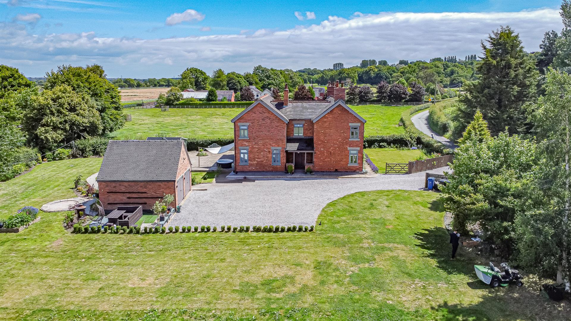 5 bedroom House (unspecified) For Sale