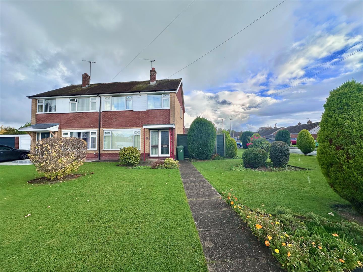 3 bedroom Semi-detached house Sold