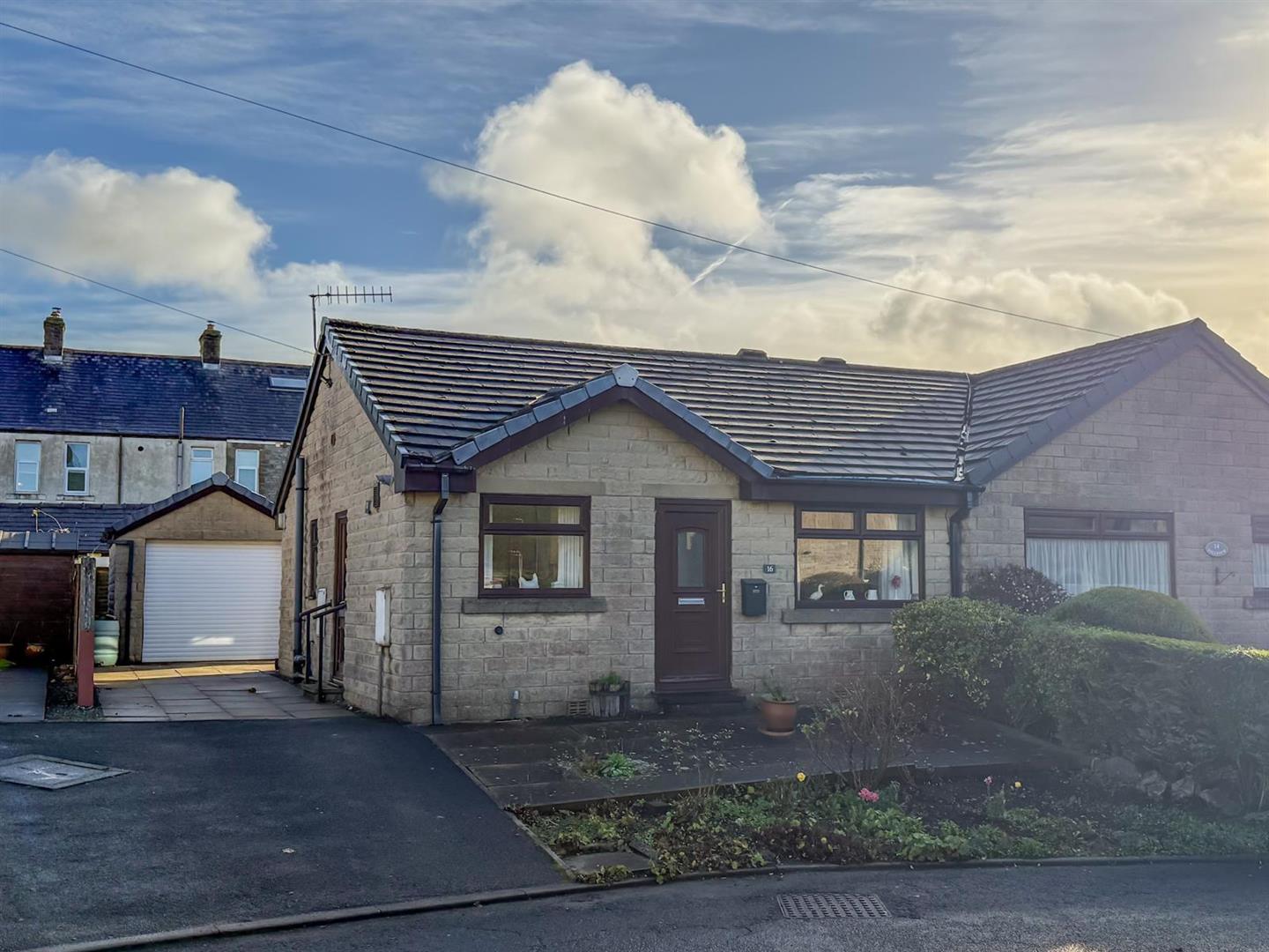 2 bedroom Semi-detached bungalow Sold