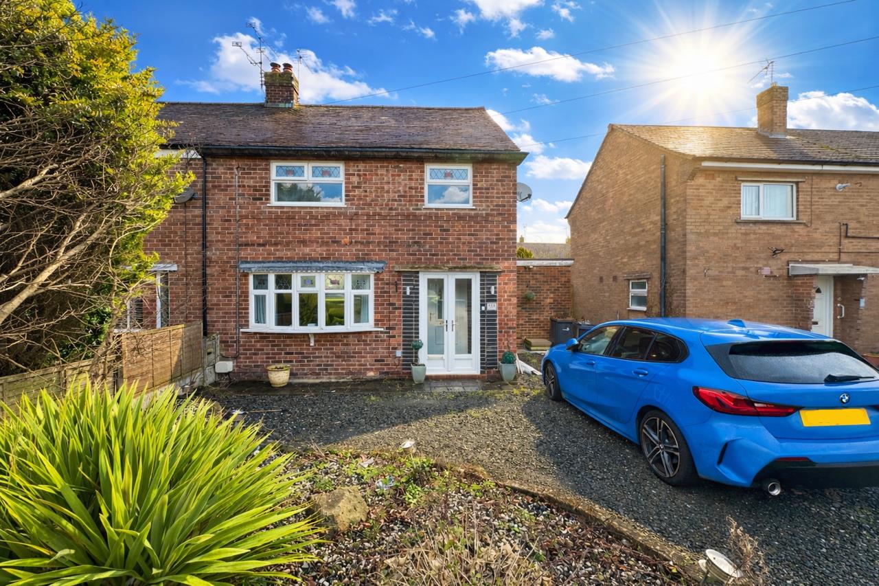 3 bedroom Semi-detached house For Sale