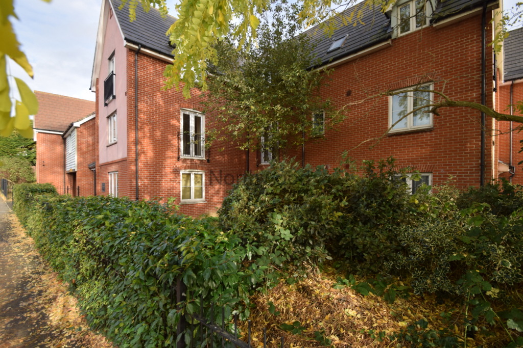 2 bedroom Flat To Let