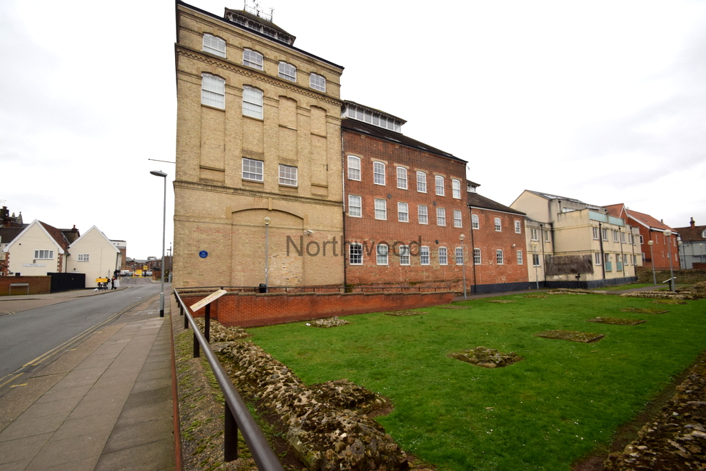 2 bedroom Flat For Sale