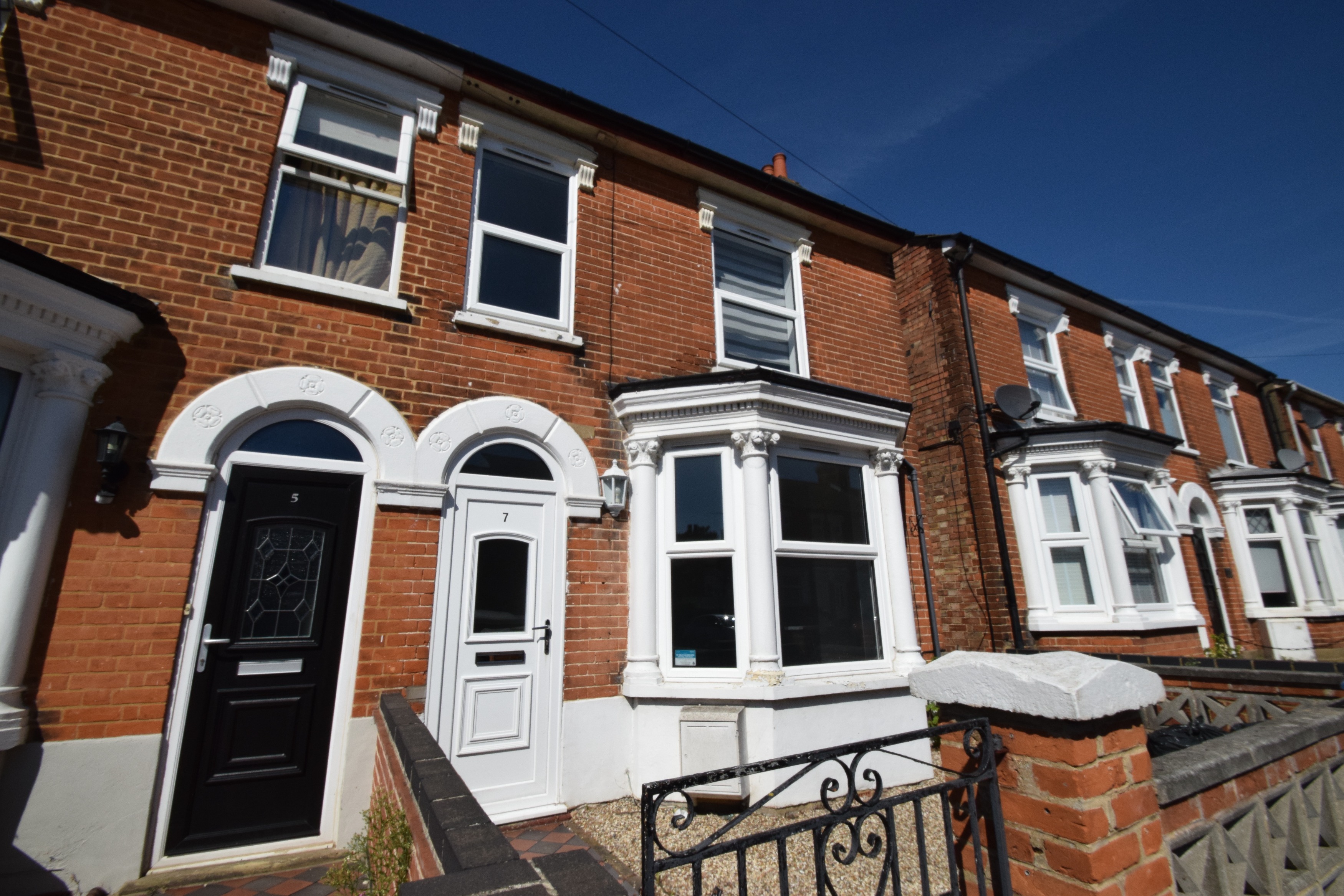 3 bedroom Semi-detached house To Let