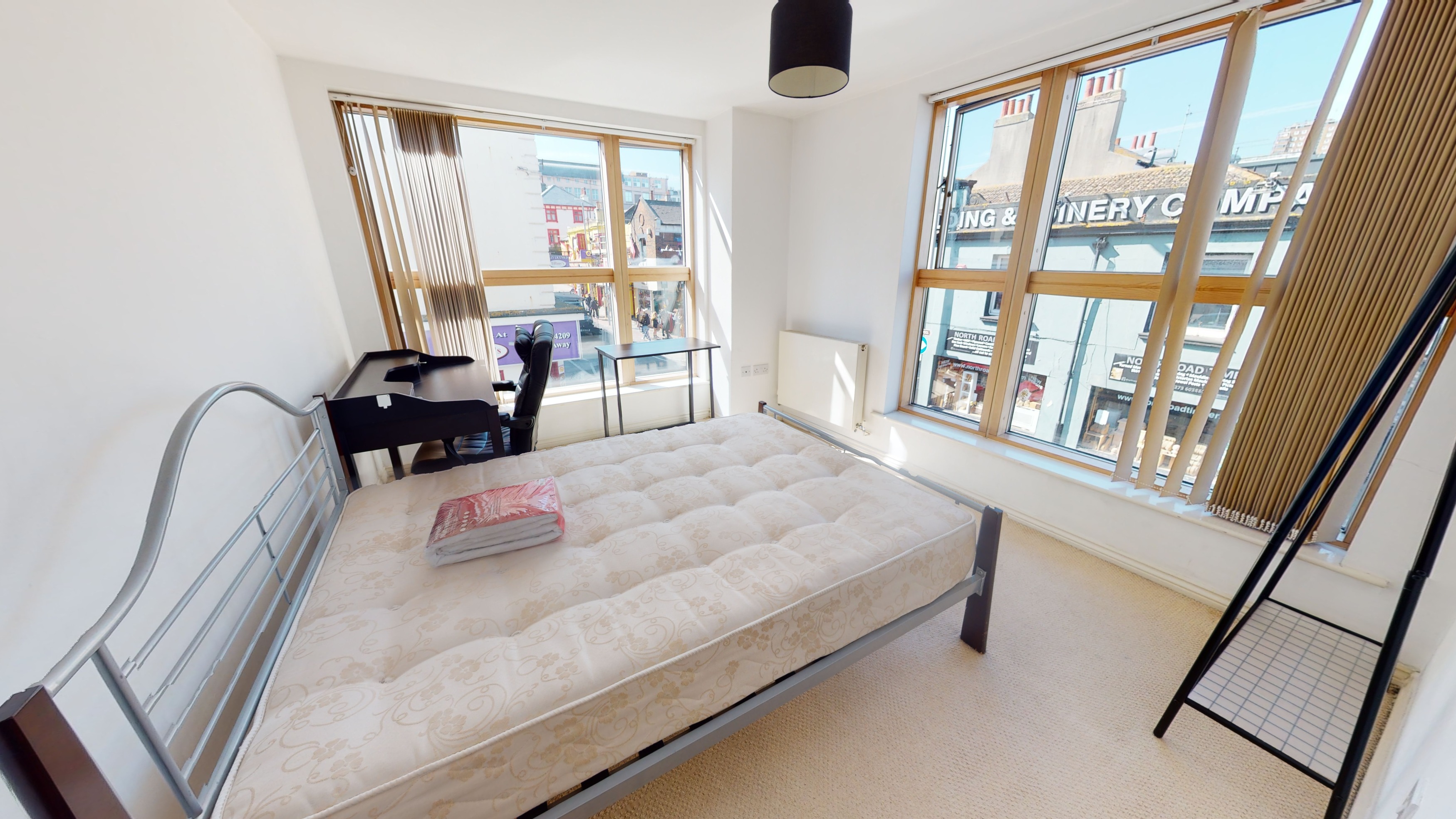 2 bedroom Flat To Let