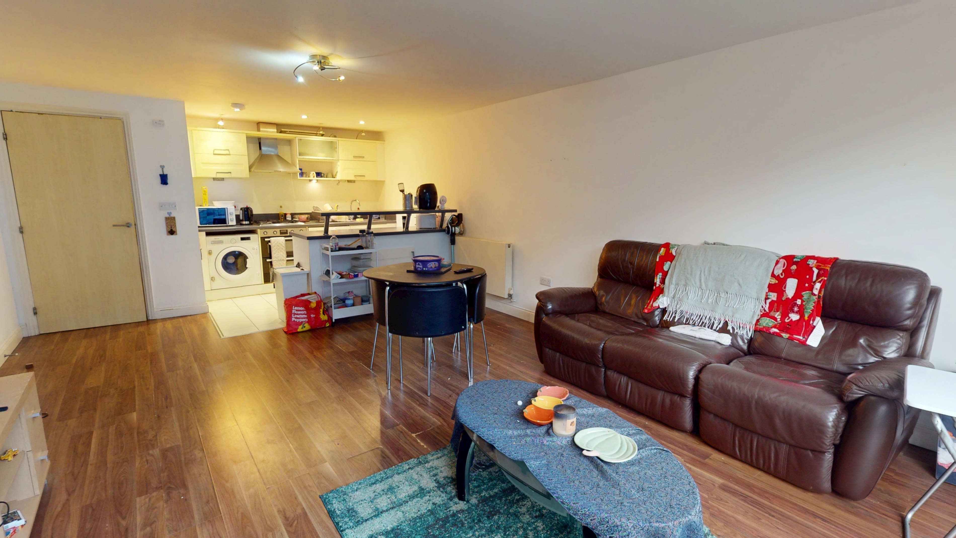 3 bedroom Flat To Let