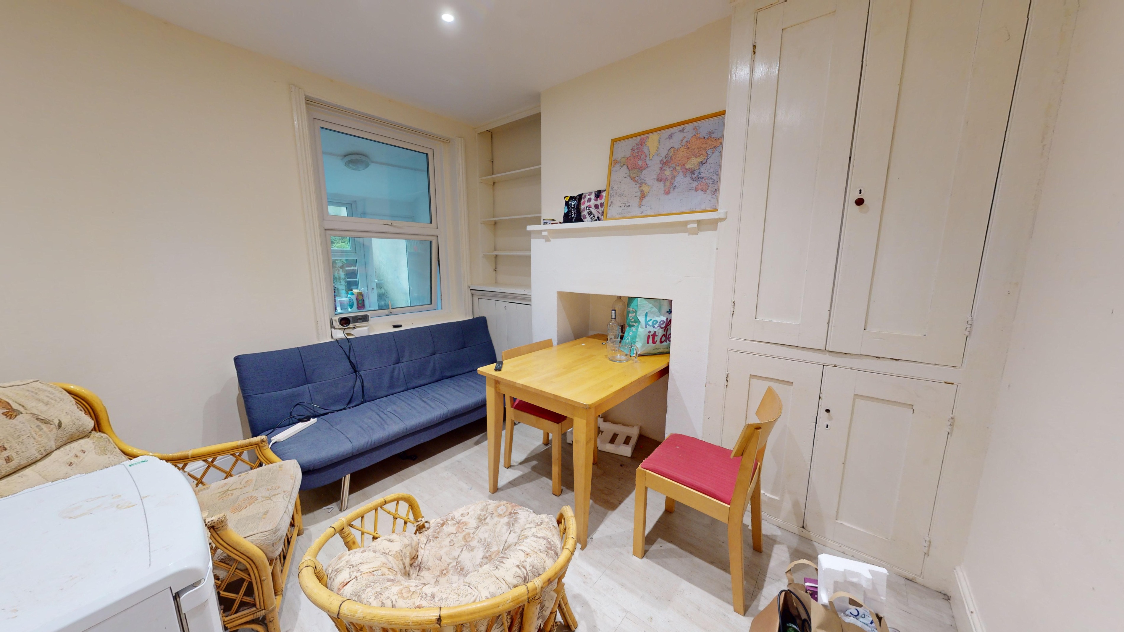 6 bedroom Terraced House To Let