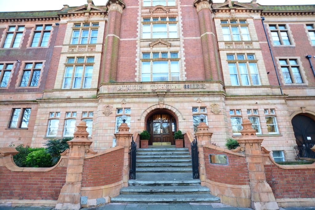 2 bedroom Flat To Let