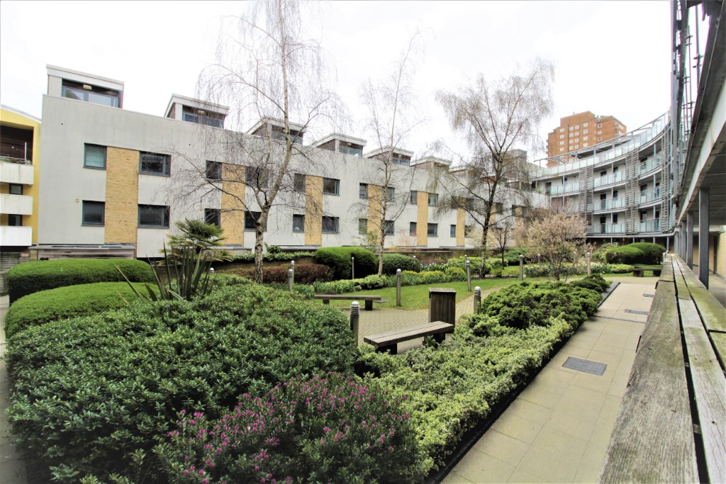 2 bedroom Flat To Let