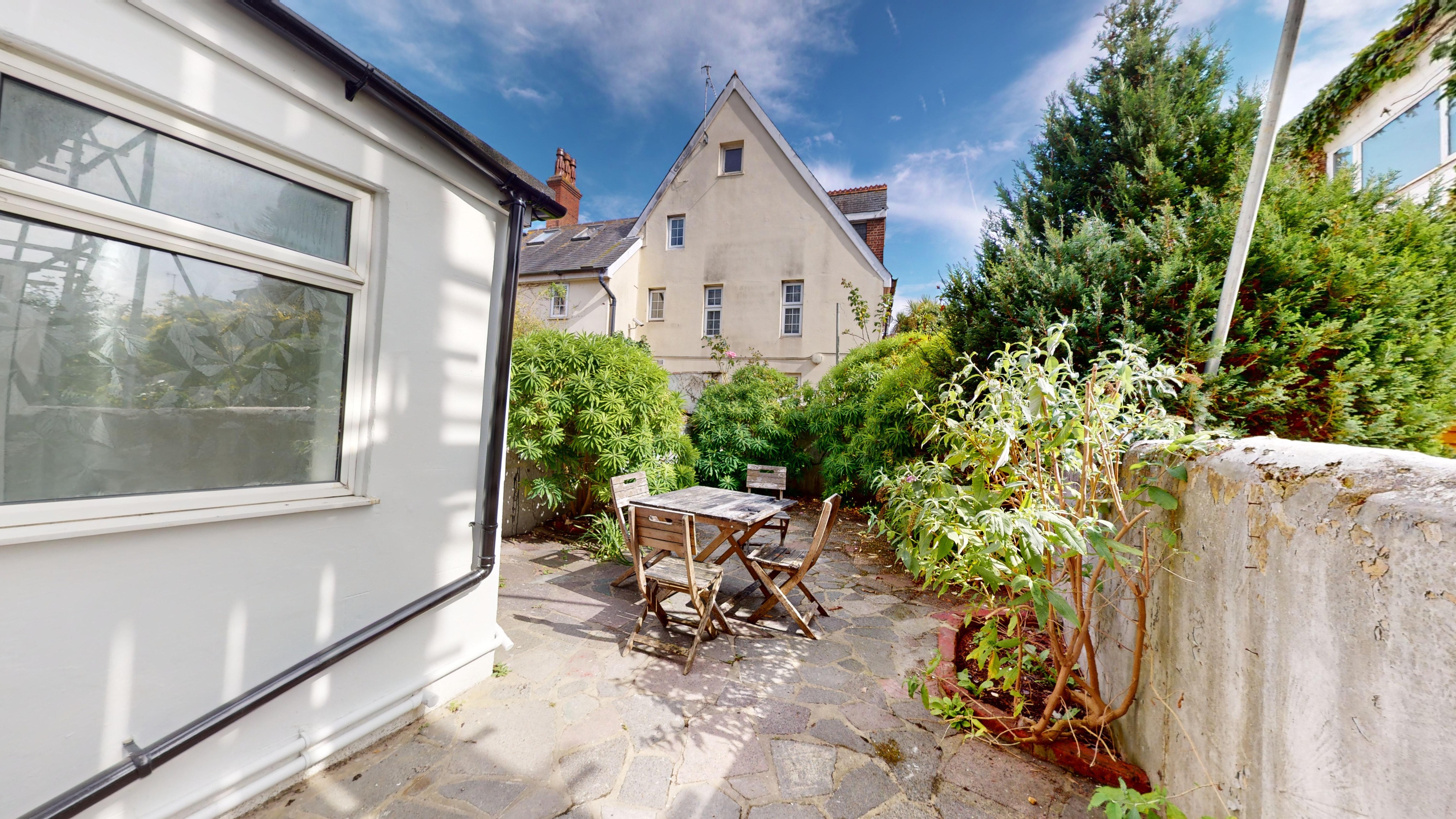 4 bedroom Terraced House To Let