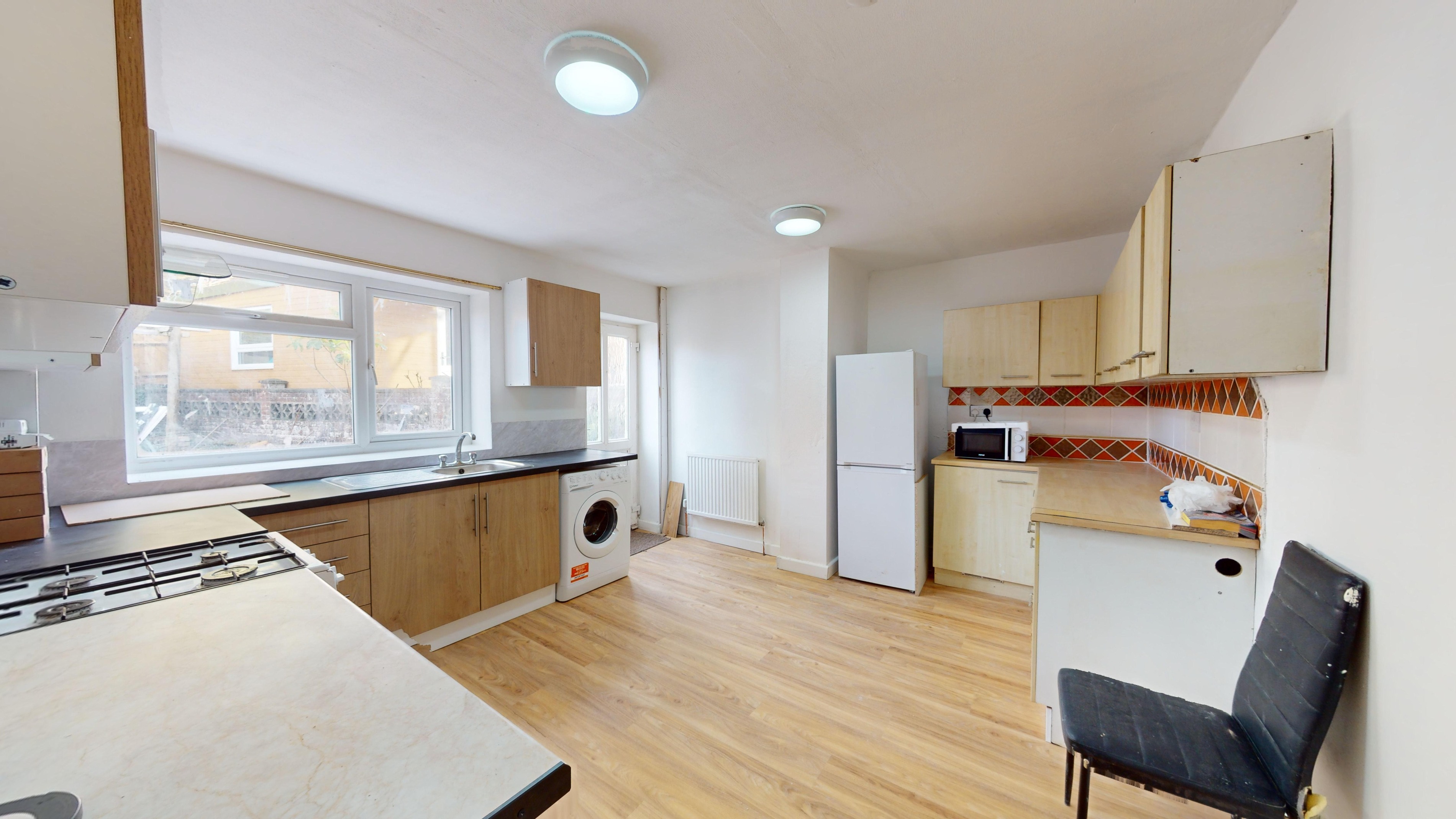 5 bedroom Semi-detached house To Let