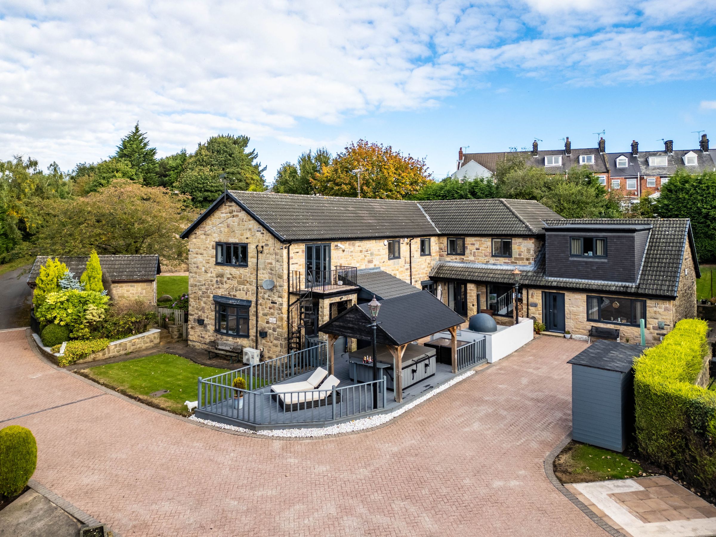 4 bedroom Detached house Under Offer
