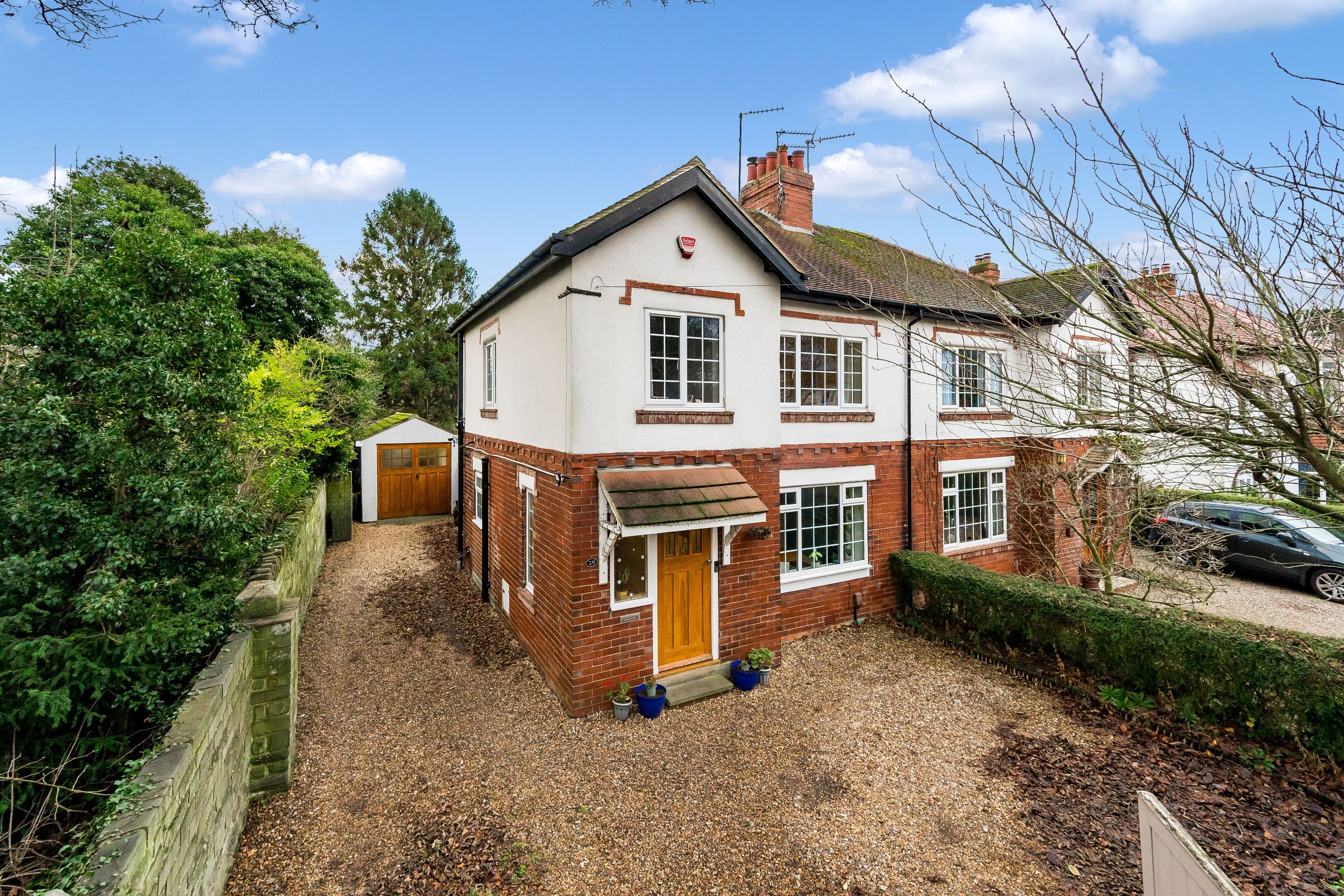 3 bedroom Semi-detached house Under Offer