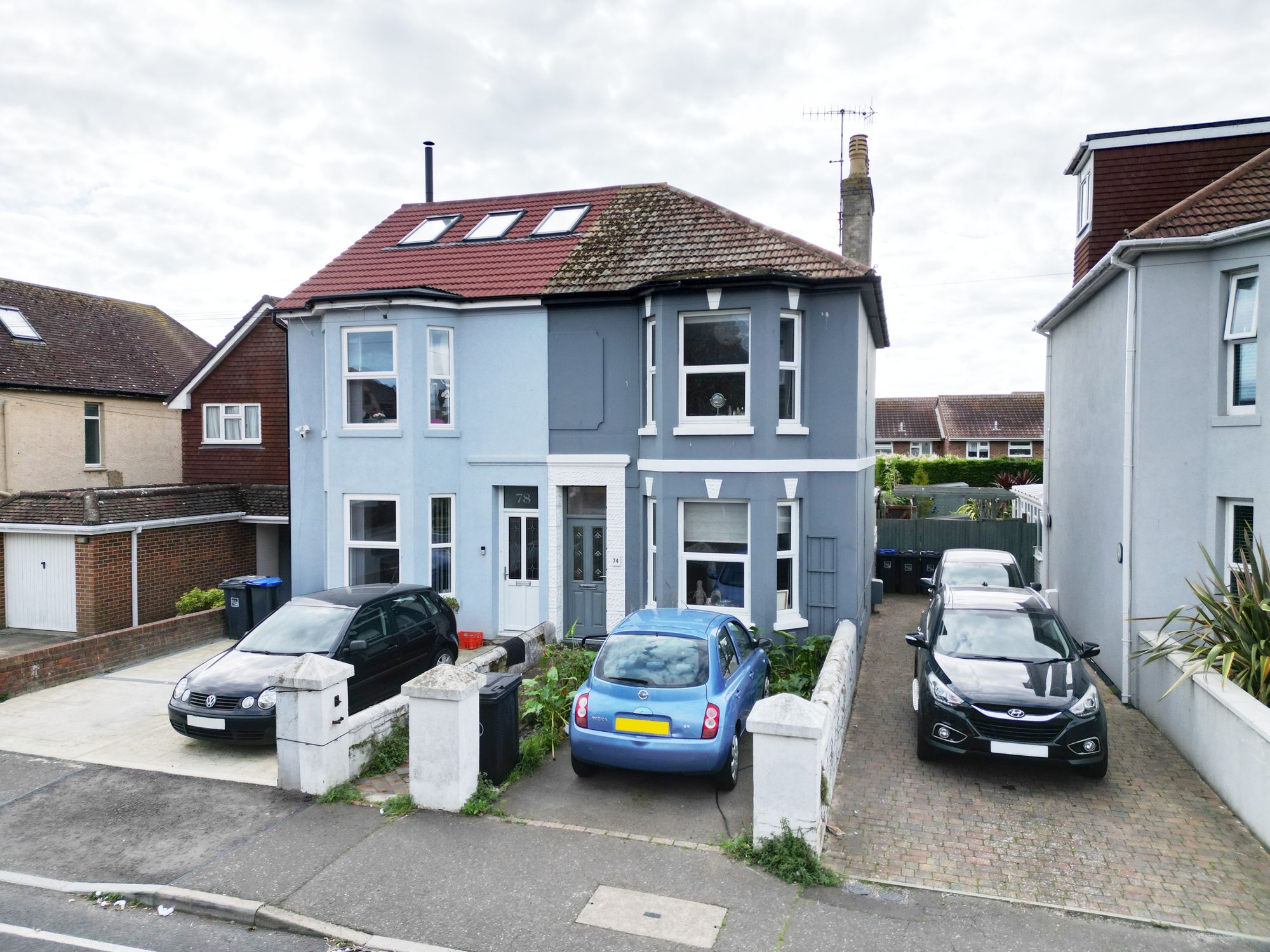 3 bedroom Semi-detached house Under Offer