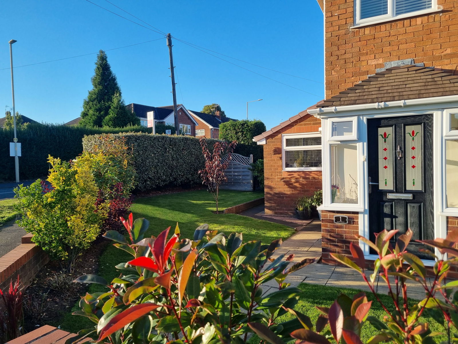 3 bedroom Semi-detached house Under Offer