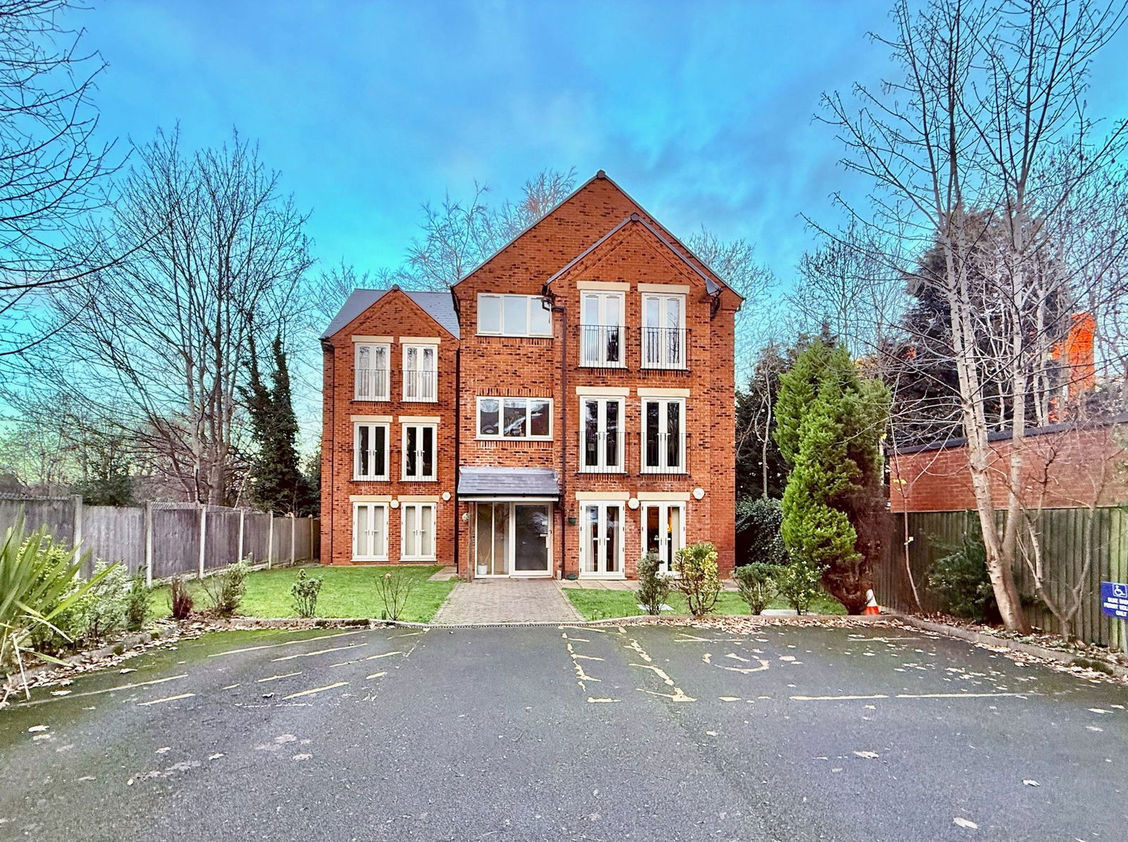 2 bedroom Flat Under Offer