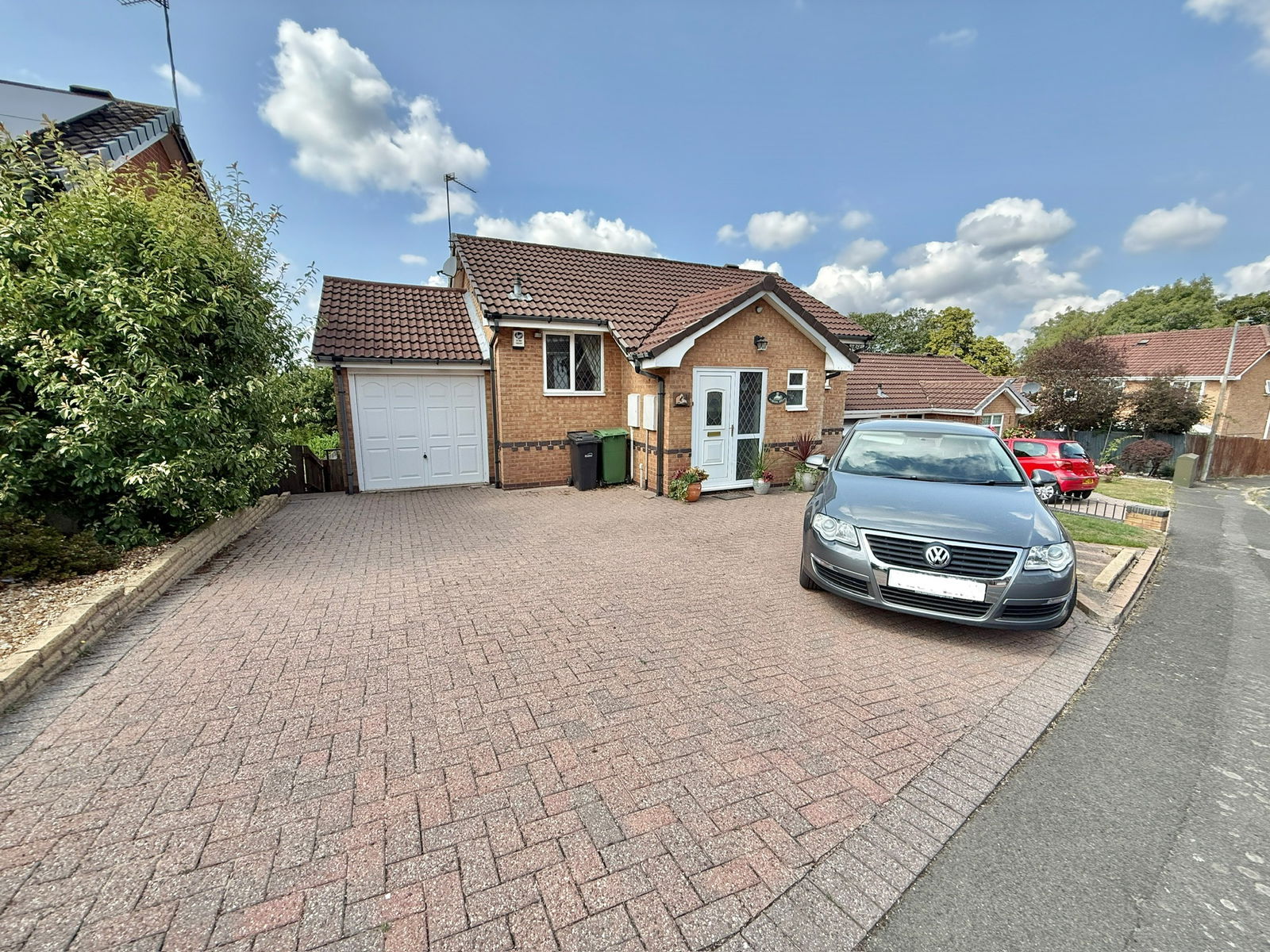 3 bedroom Detached house Under Offer
