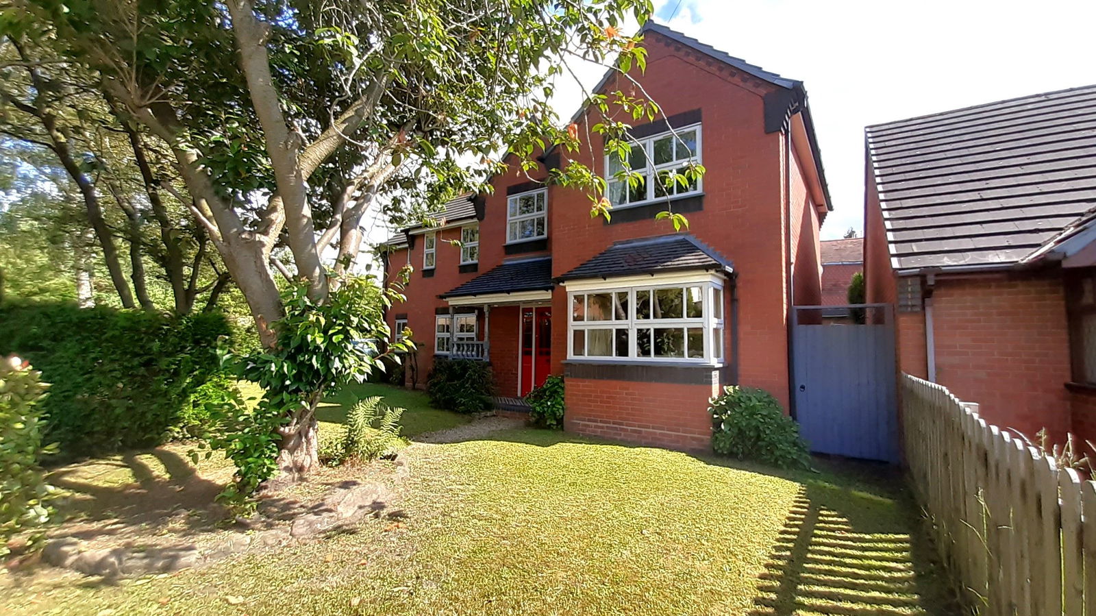 4 bedroom Detached house Under Offer