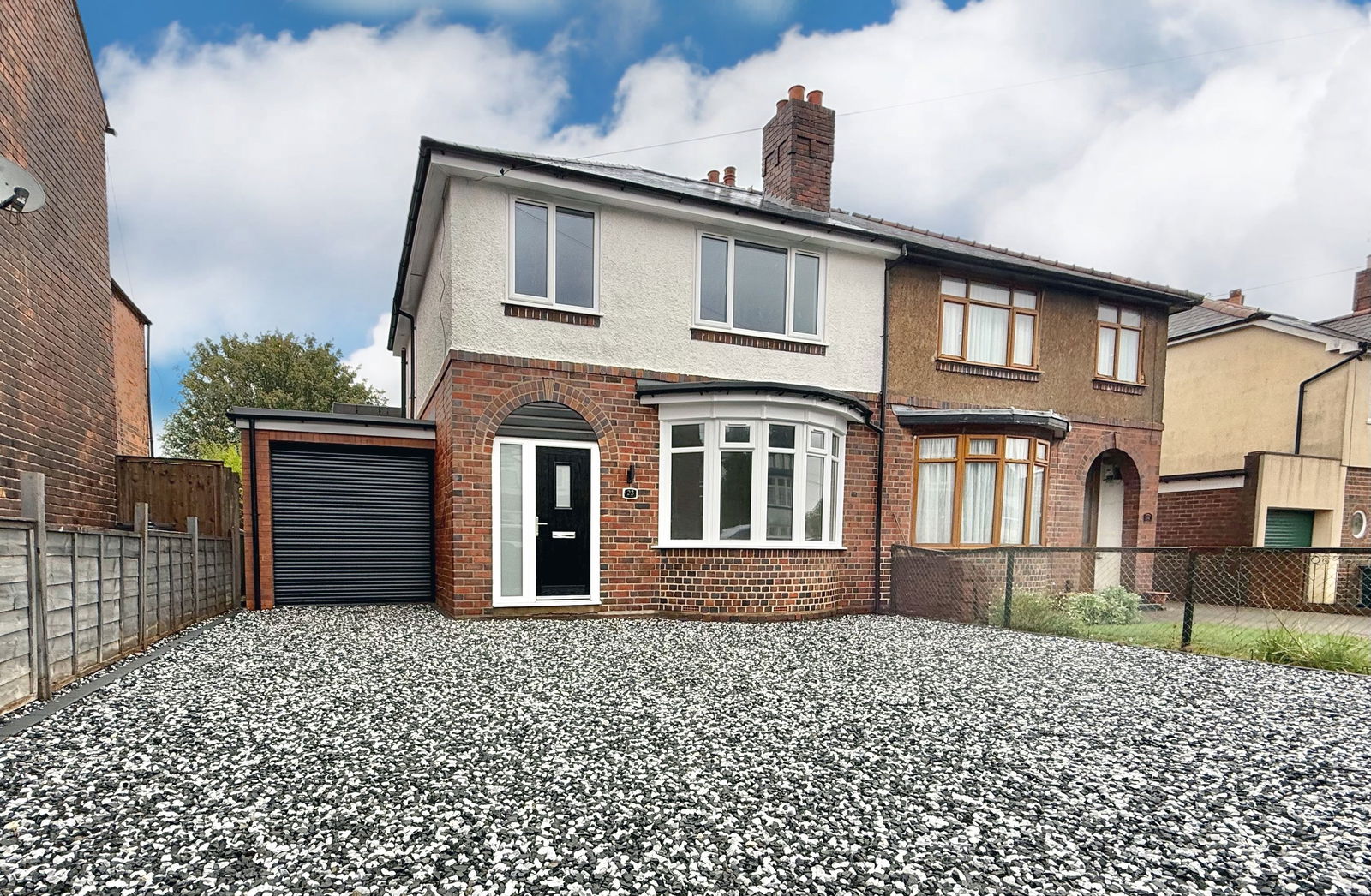 3 bedroom Semi-detached house Under Offer