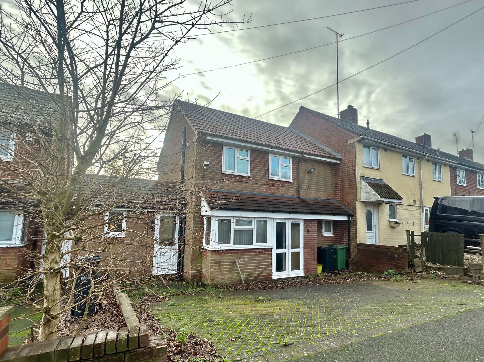 2 bedroom Semi-detached house Under Offer