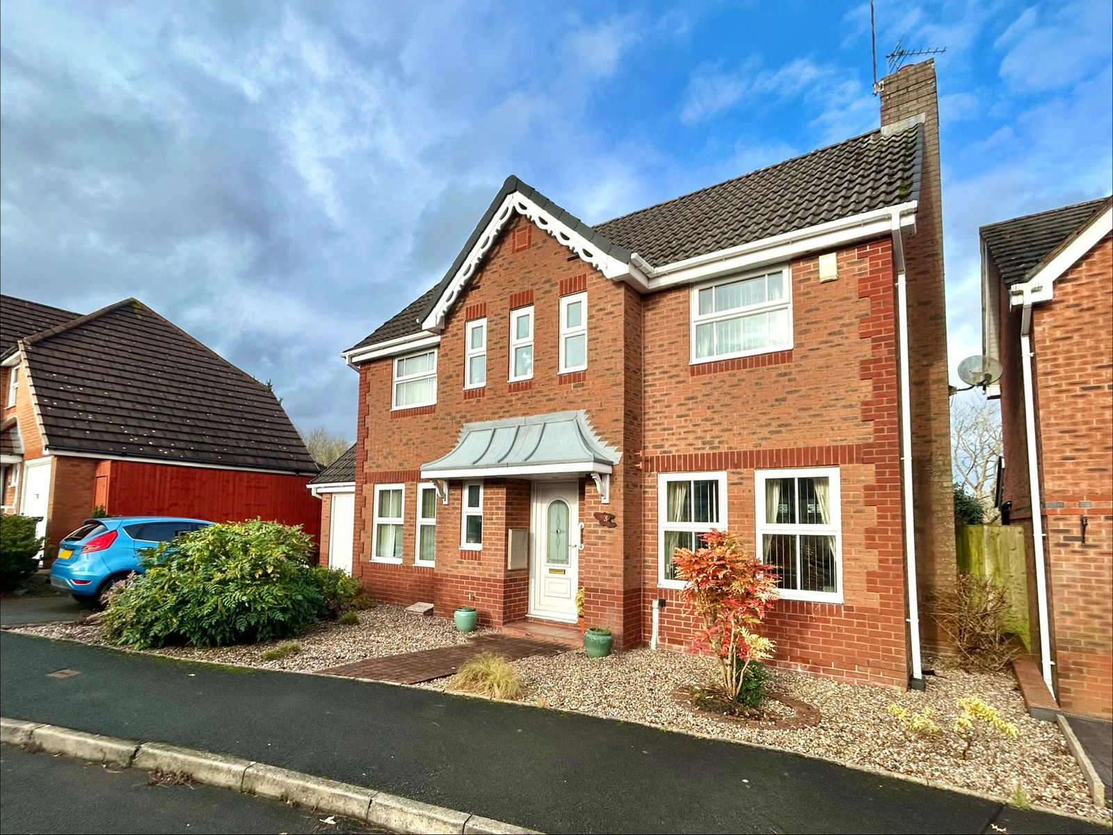 3 bedroom Detached house Under Offer