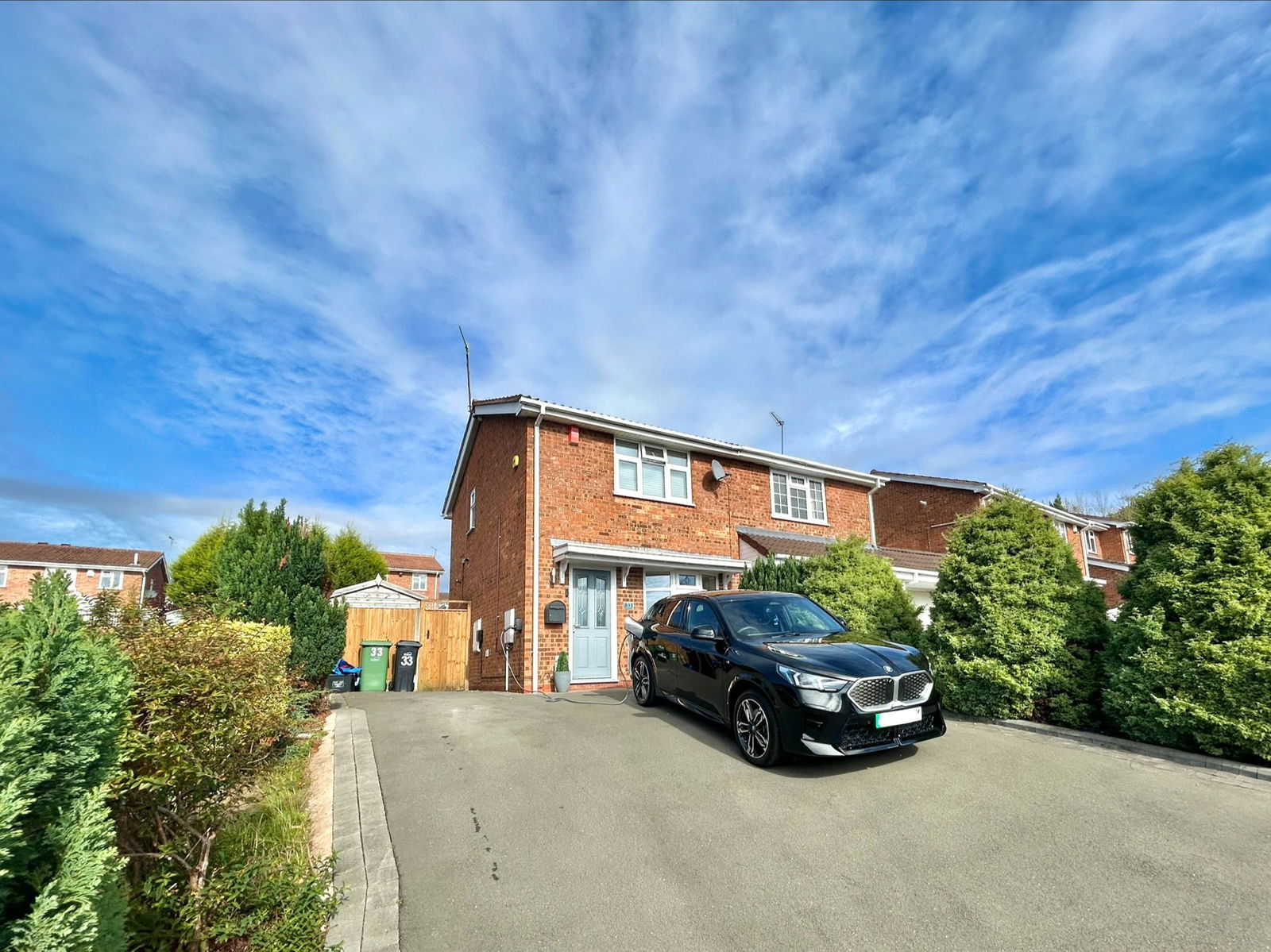 2 bedroom Semi-detached house Under Offer