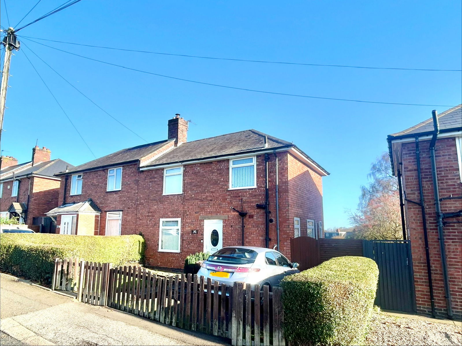 3 bedroom Semi-detached house Under Offer