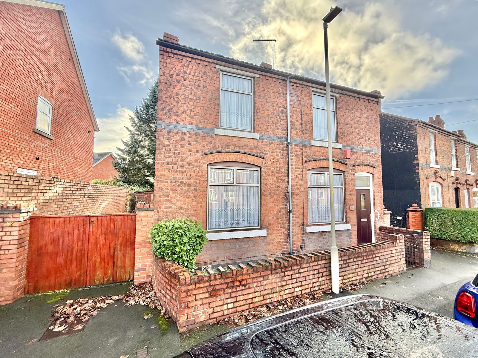 3 bedroom Detached house Under Offer