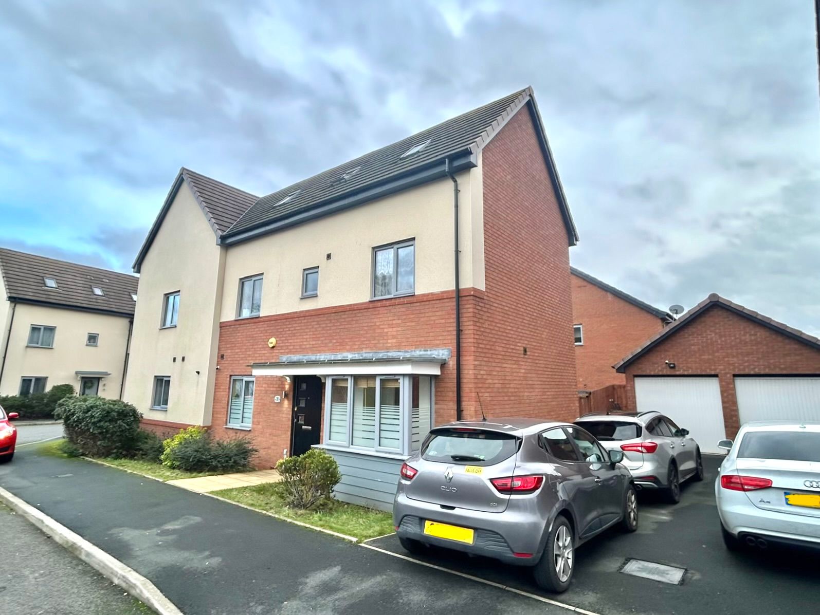 4 bedroom Semi-detached house For Sale