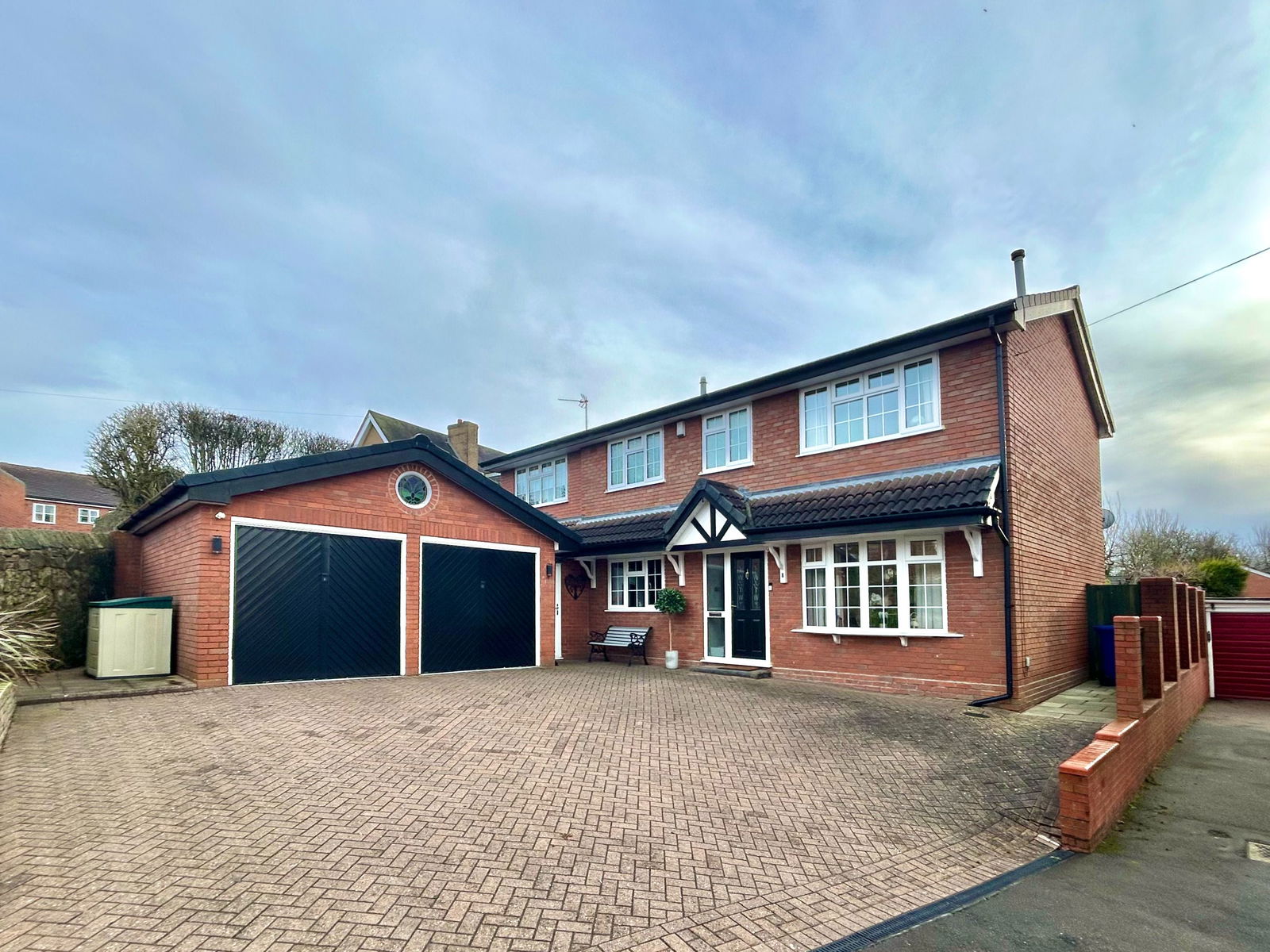 4 bedroom Detached house Under Offer
