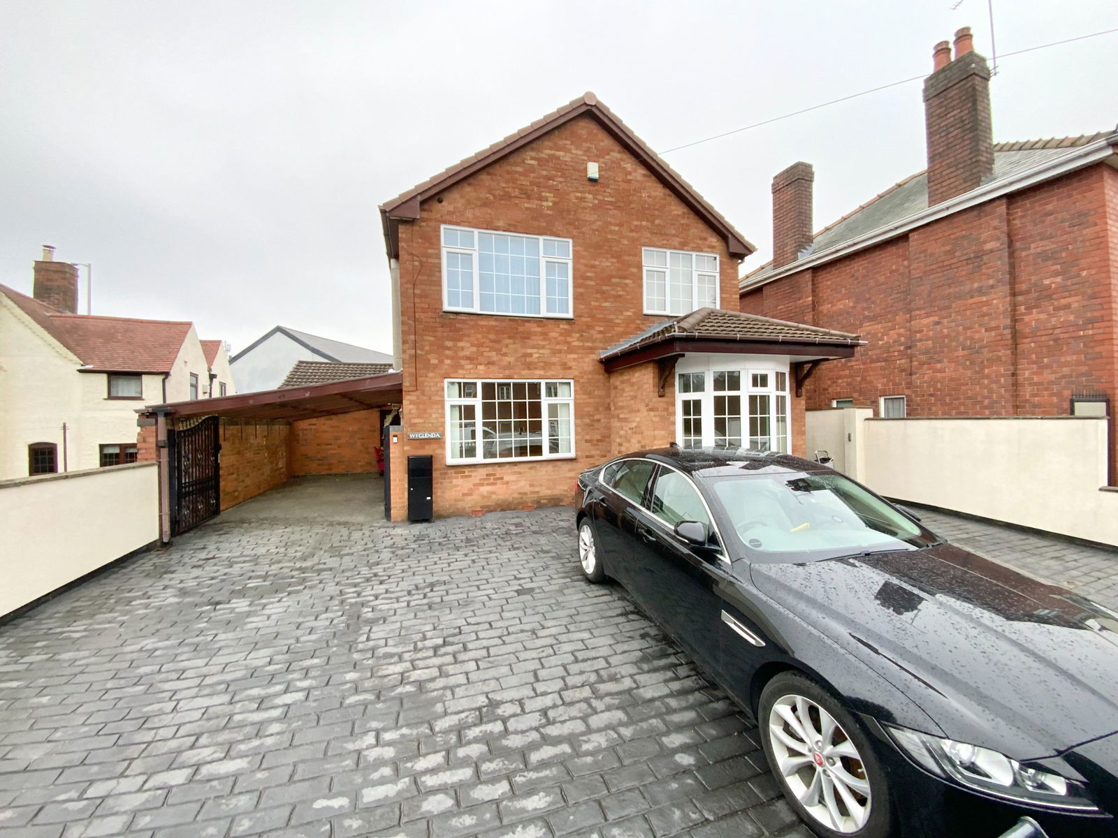 3 bedroom Detached house Under Offer