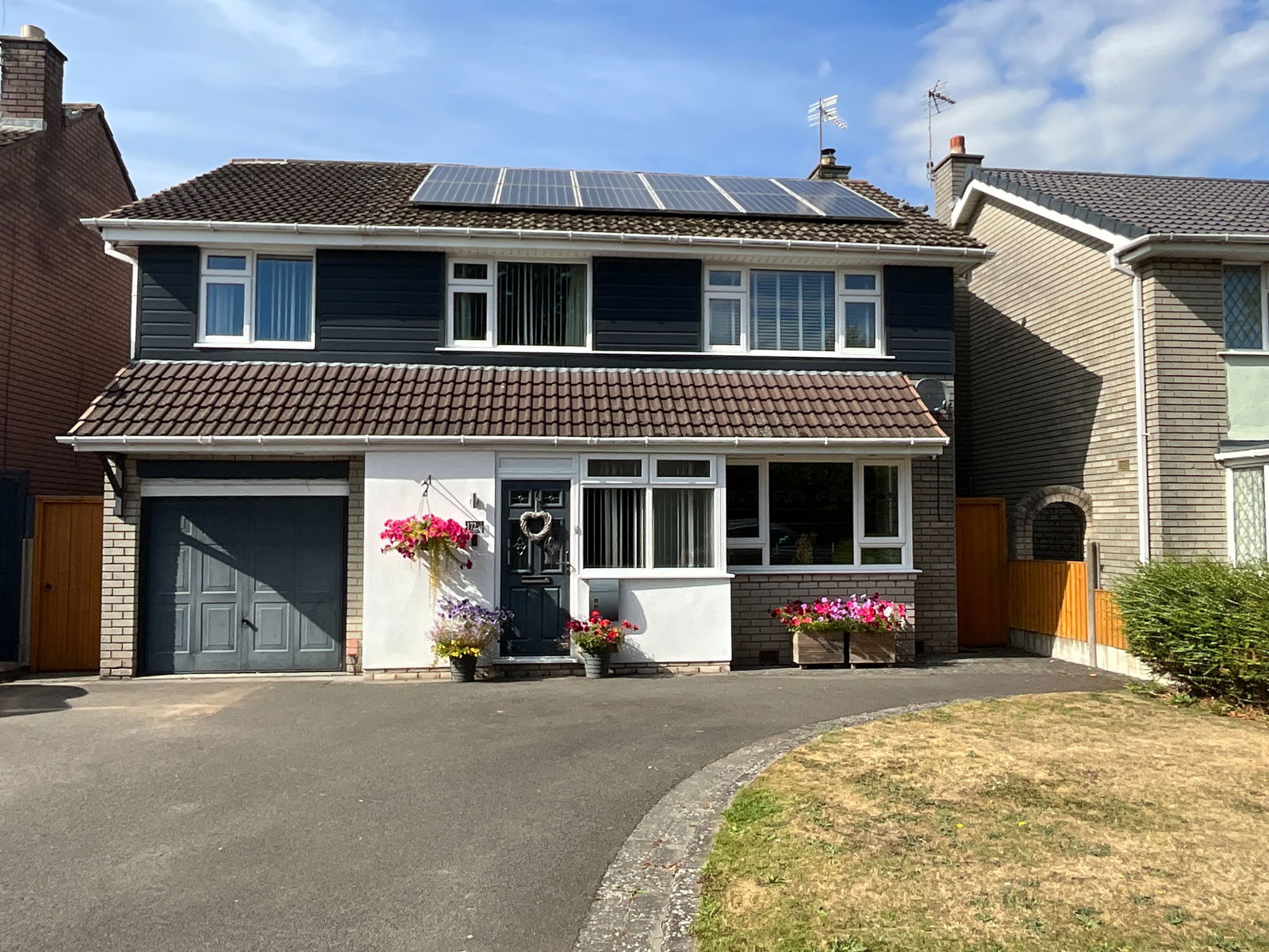 4 bedroom Detached house Under Offer