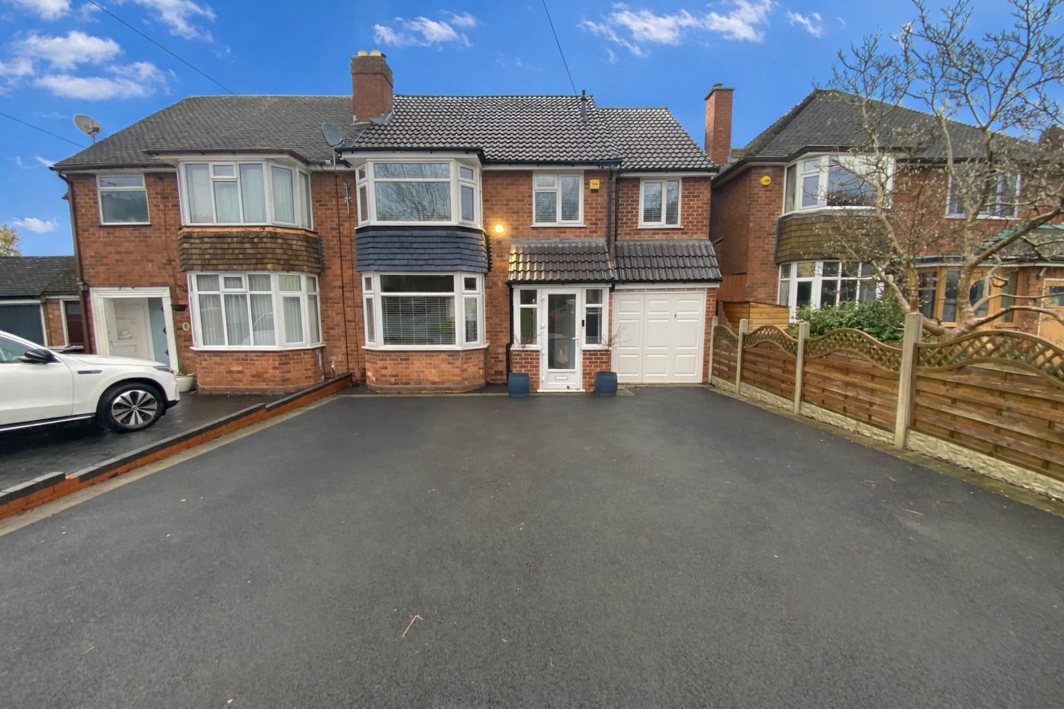 4 bedroom Semi-detached house Under Offer