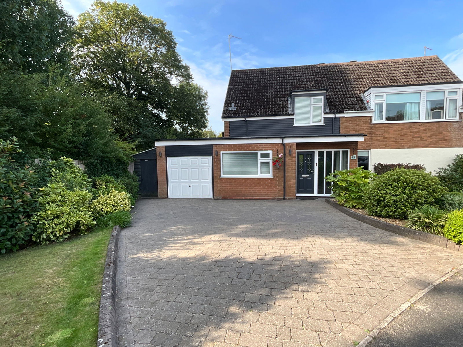 4 bedroom Semi-detached house Under Offer