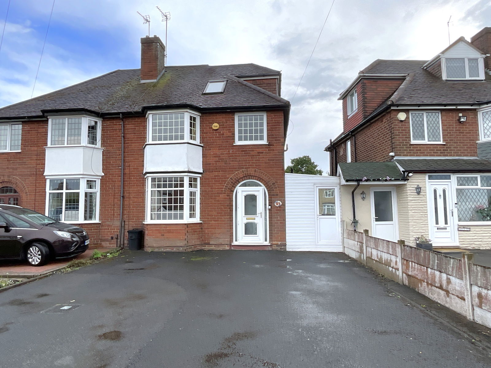 4 bedroom Semi-detached house Under Offer