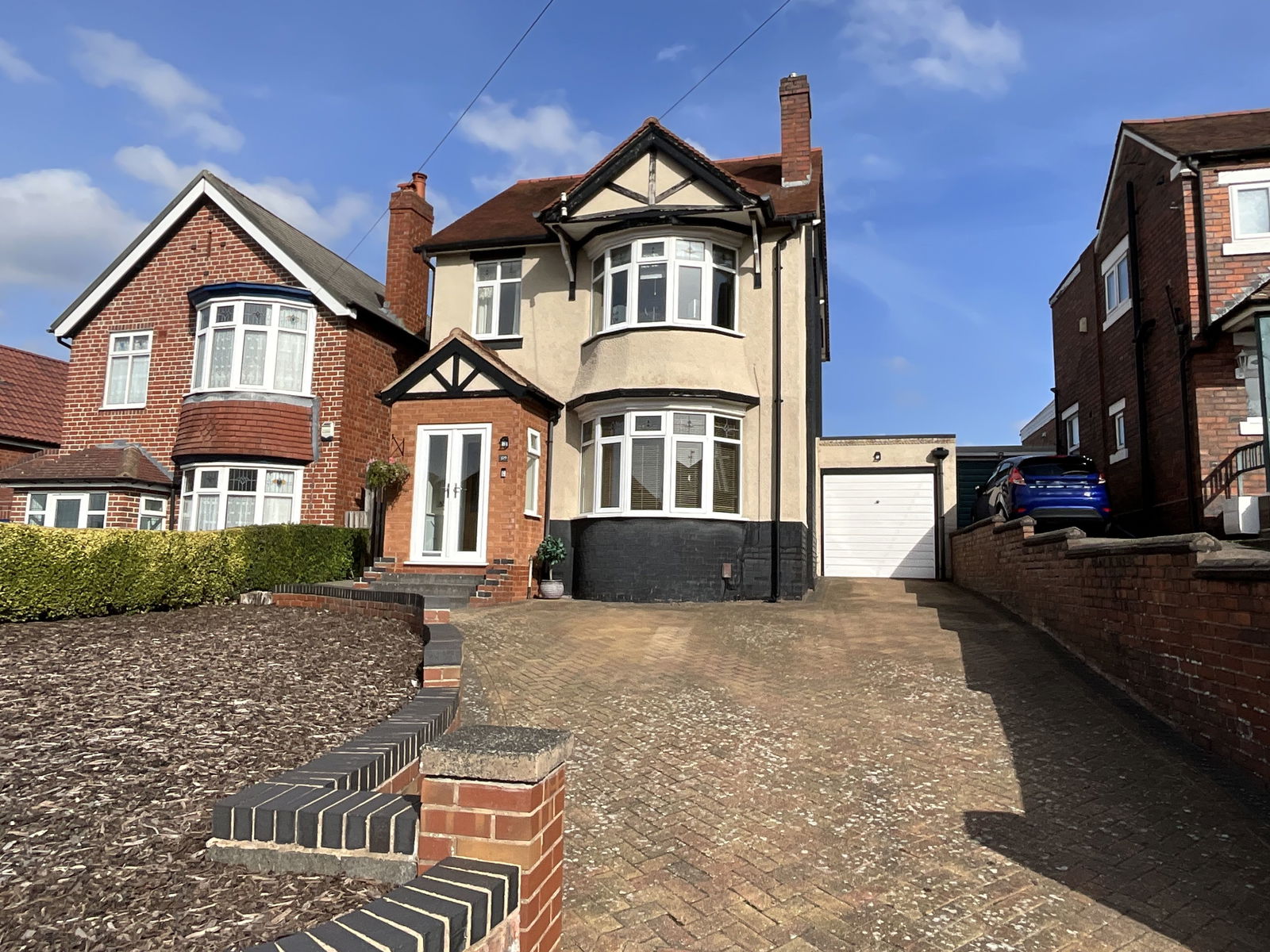 3 bedroom Detached house Under Offer
