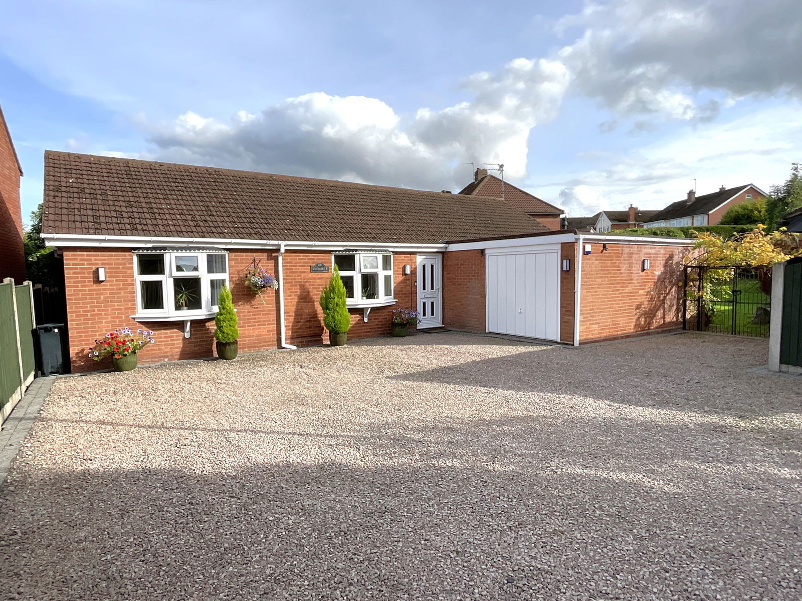3 bedroom Detached bungalow For Sale