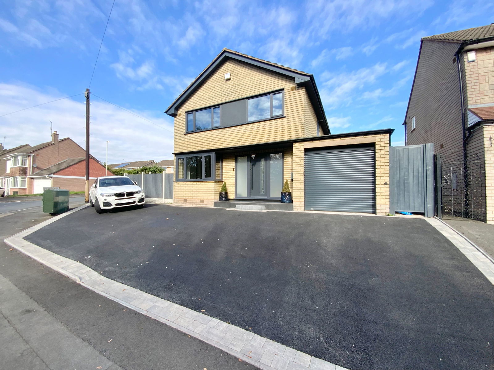 3 bedroom Detached house Under Offer