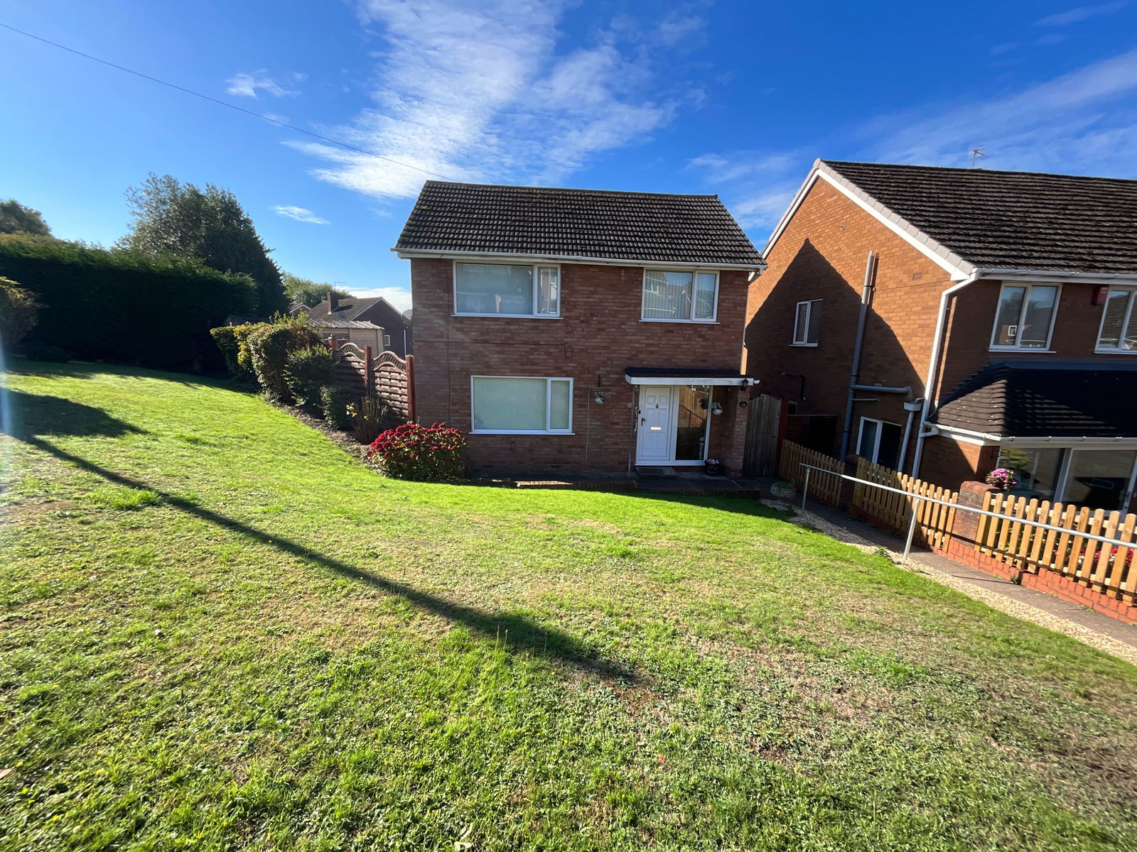 3 bedroom Detached house Under Offer
